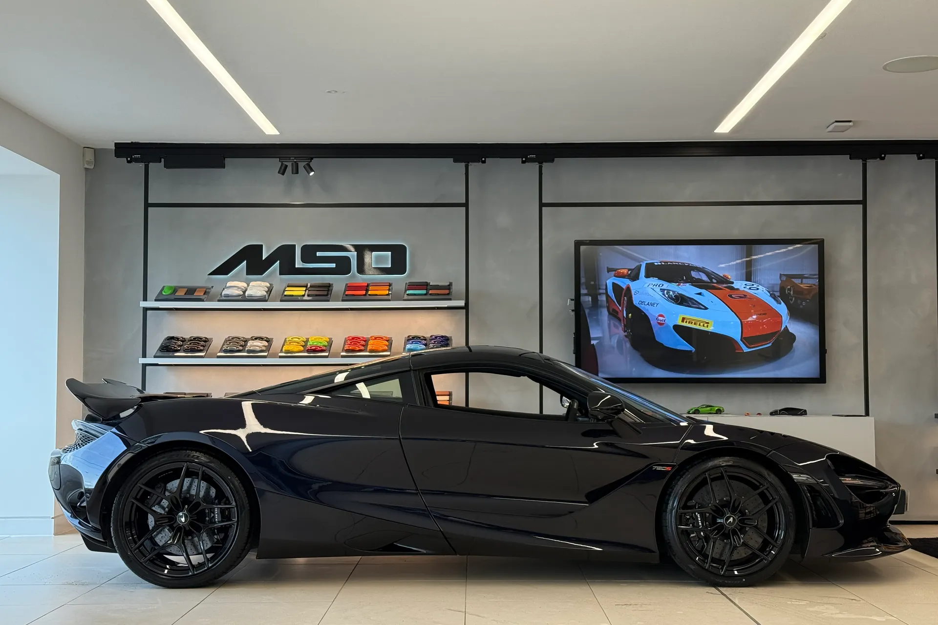 McLaren 750S thumbnail image number 2