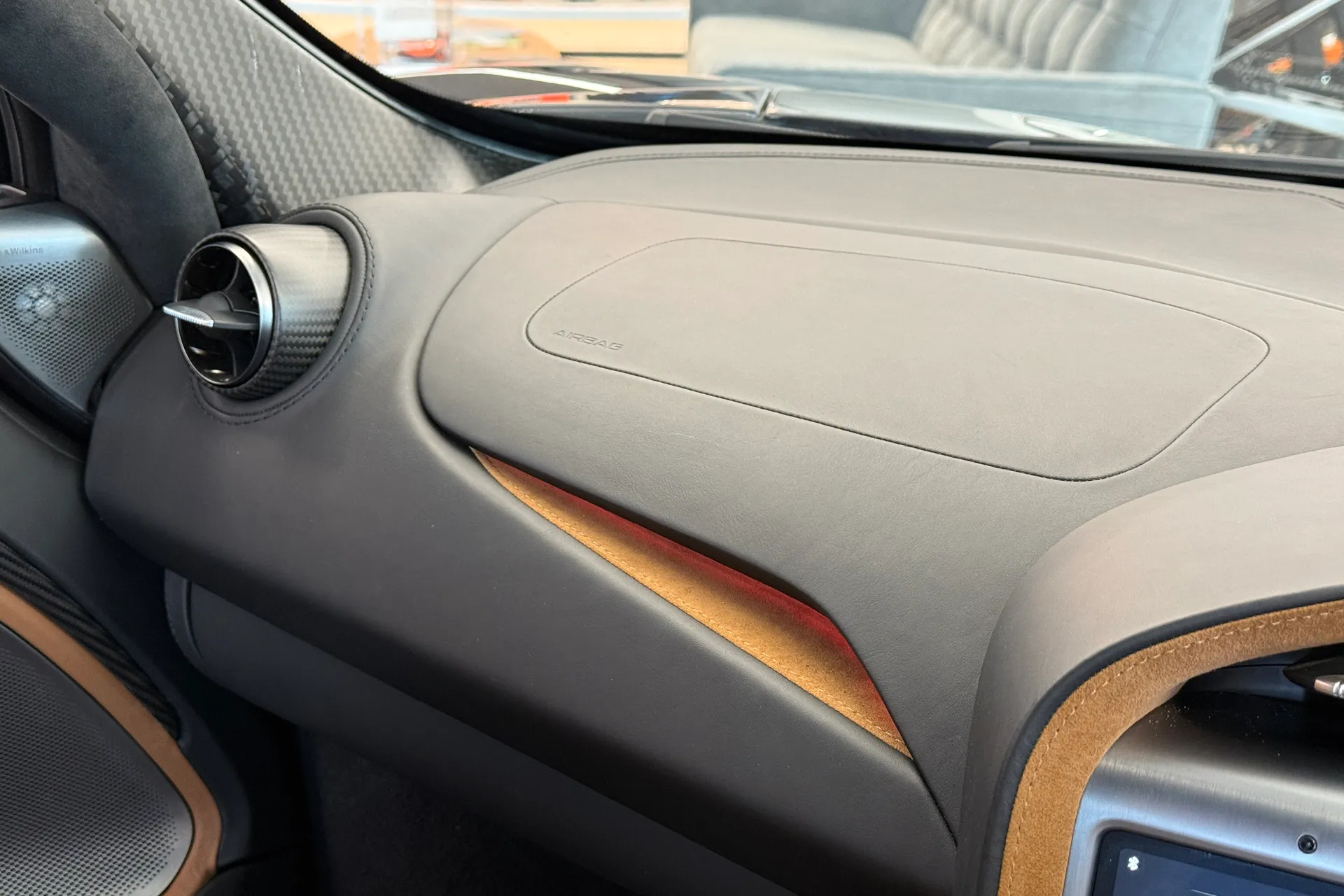 McLaren 750S thumbnail image number 16