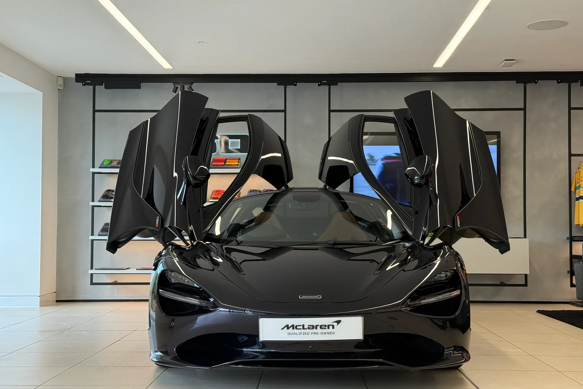McLaren 750S thumbnail image number 32