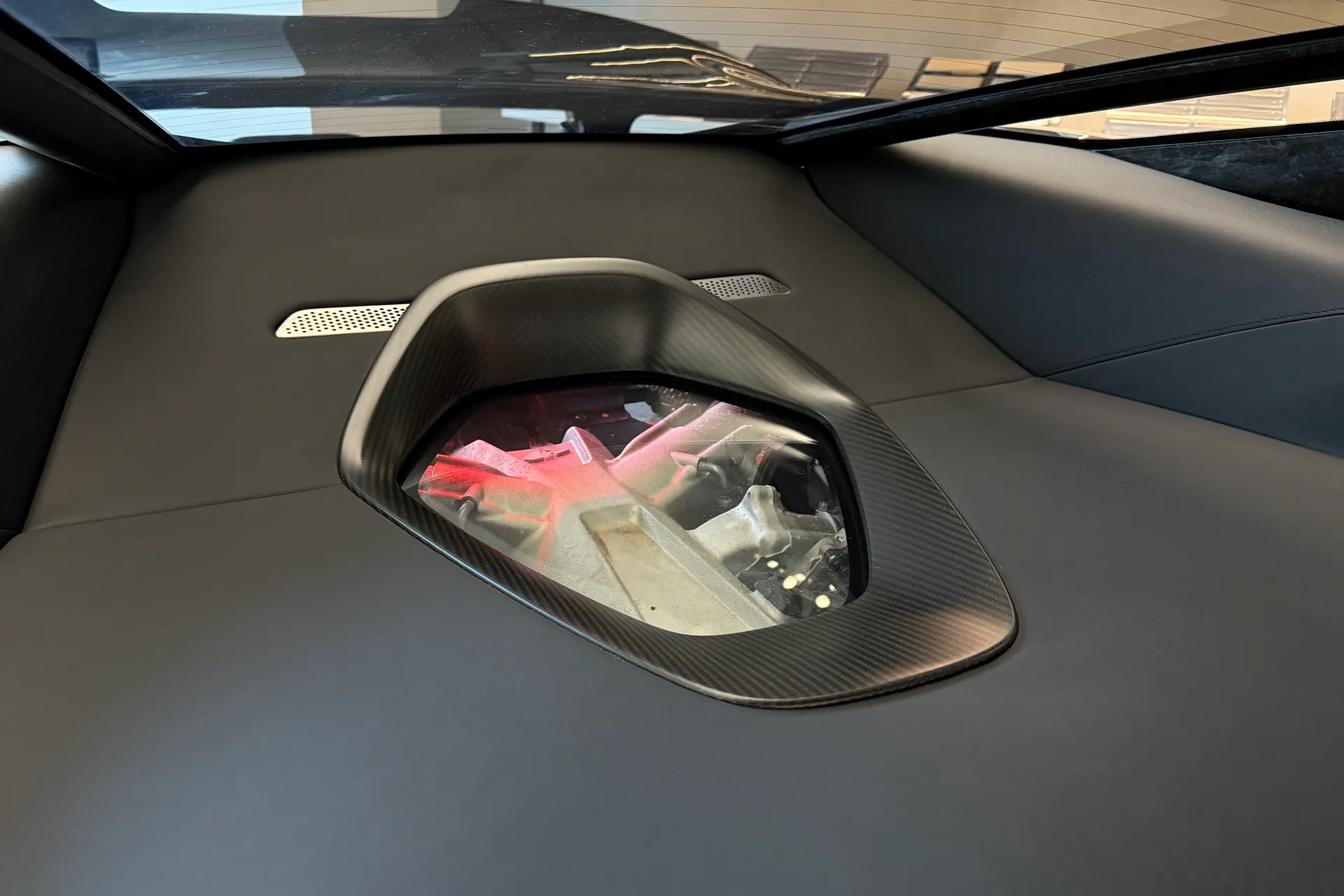 McLaren 750S thumbnail image number 14
