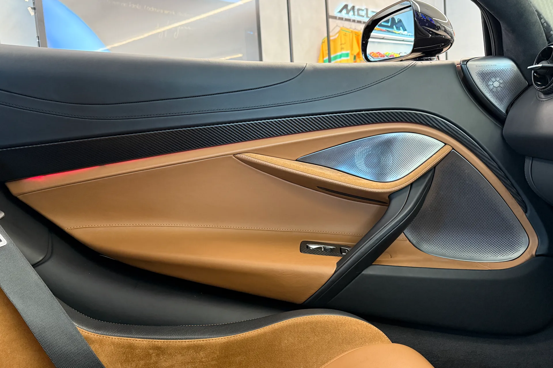 McLaren 750S thumbnail image number 18