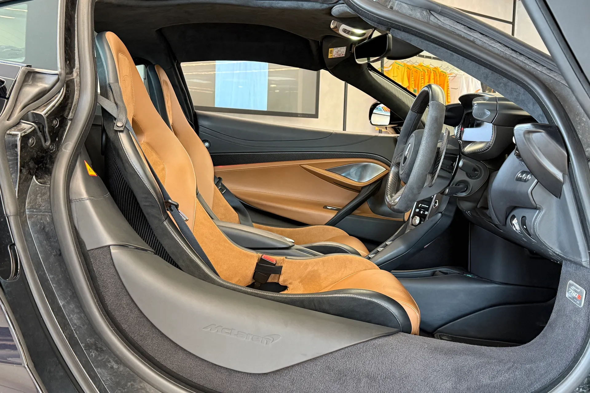 McLaren 750S thumbnail image number 13