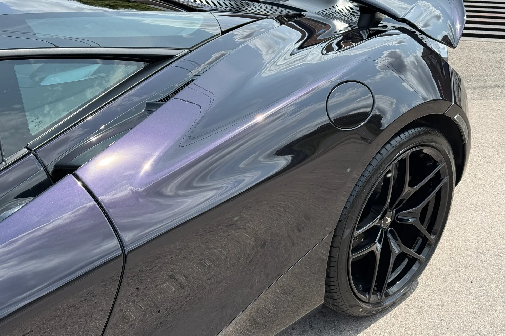 McLaren 750S thumbnail image number 46