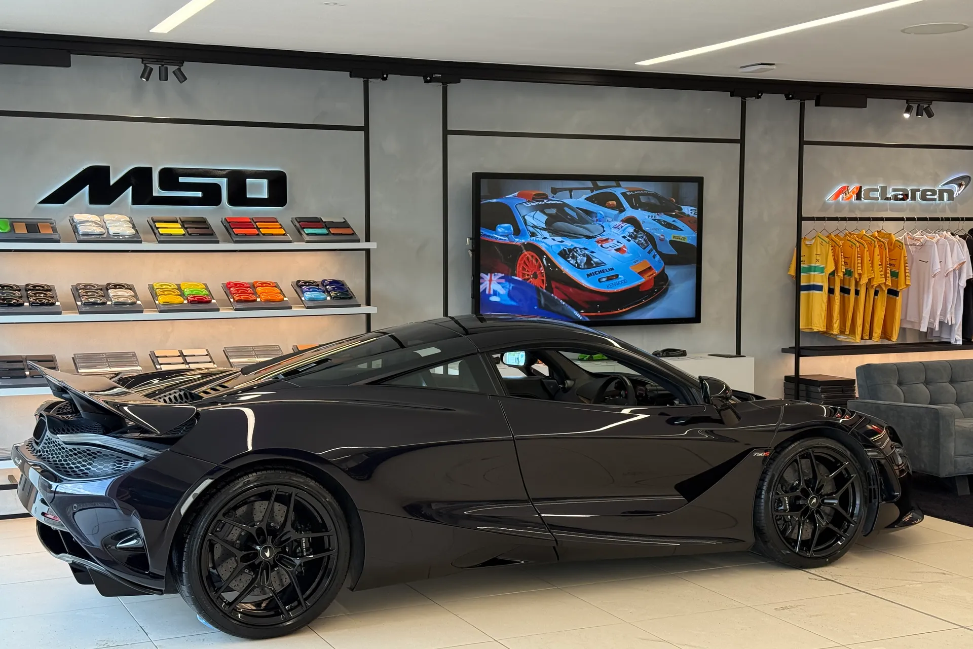 McLaren 750S thumbnail image number 31