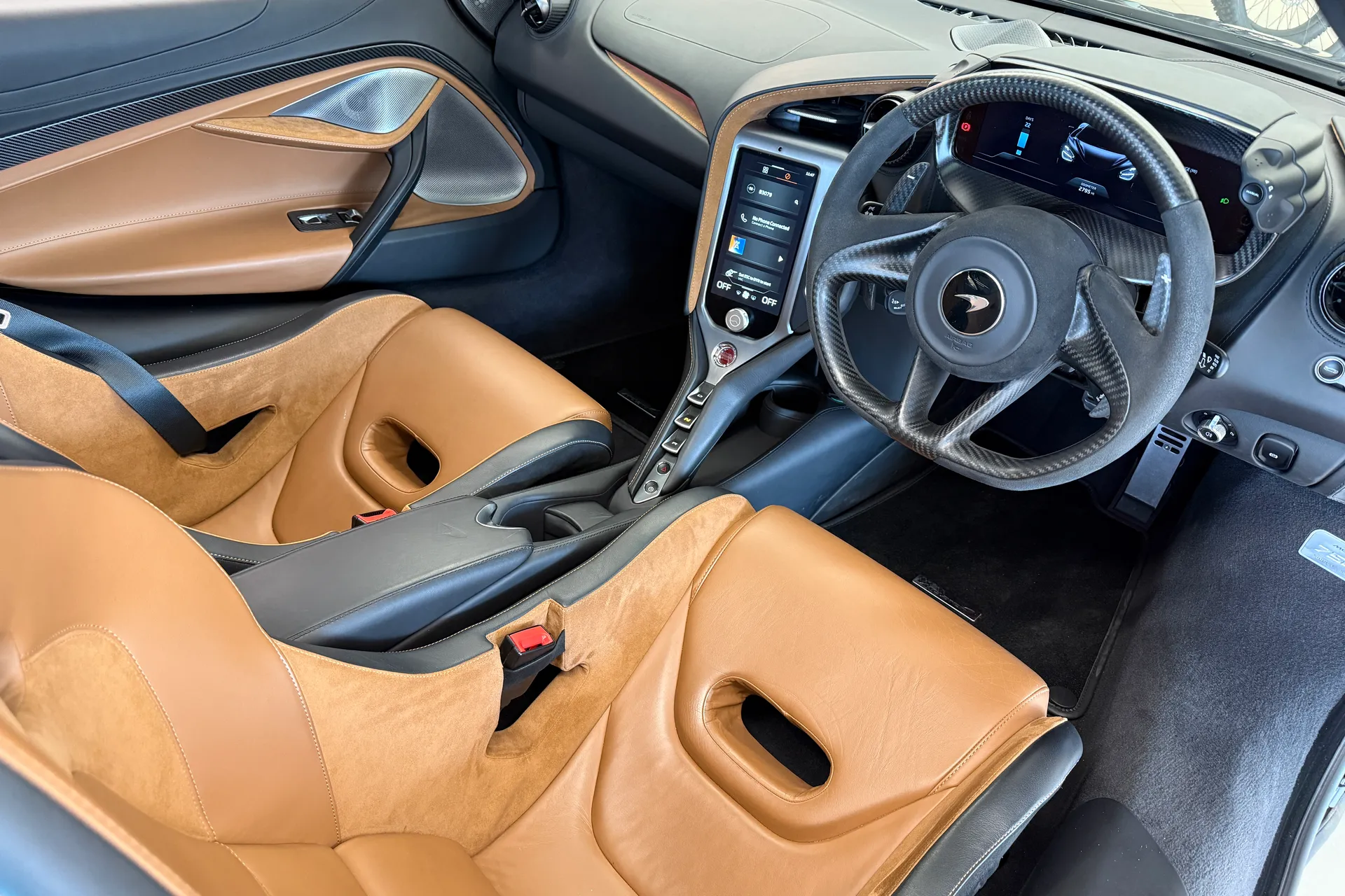 McLaren 750S thumbnail image number 12