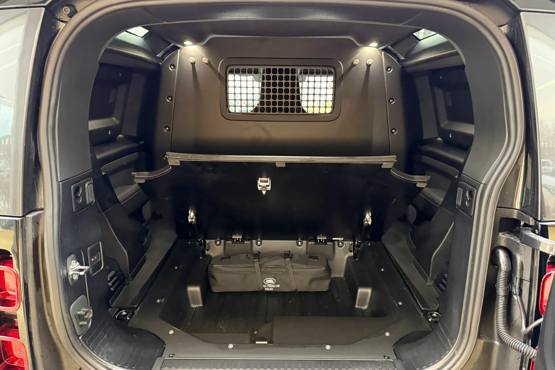 LAND ROVER DEFENDER thumbnail image number 30