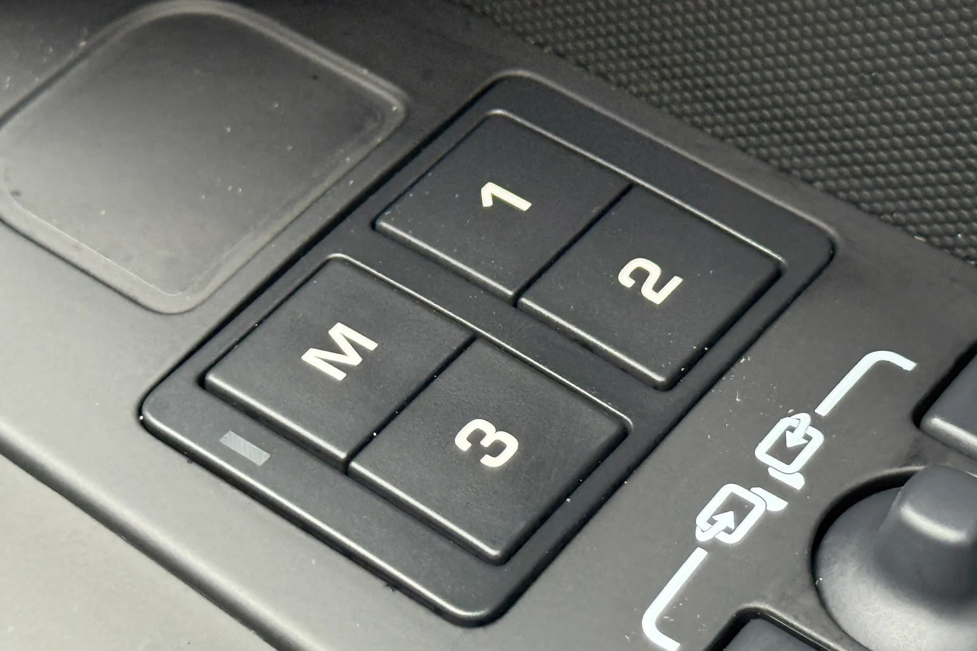 LAND ROVER DEFENDER thumbnail image number 39