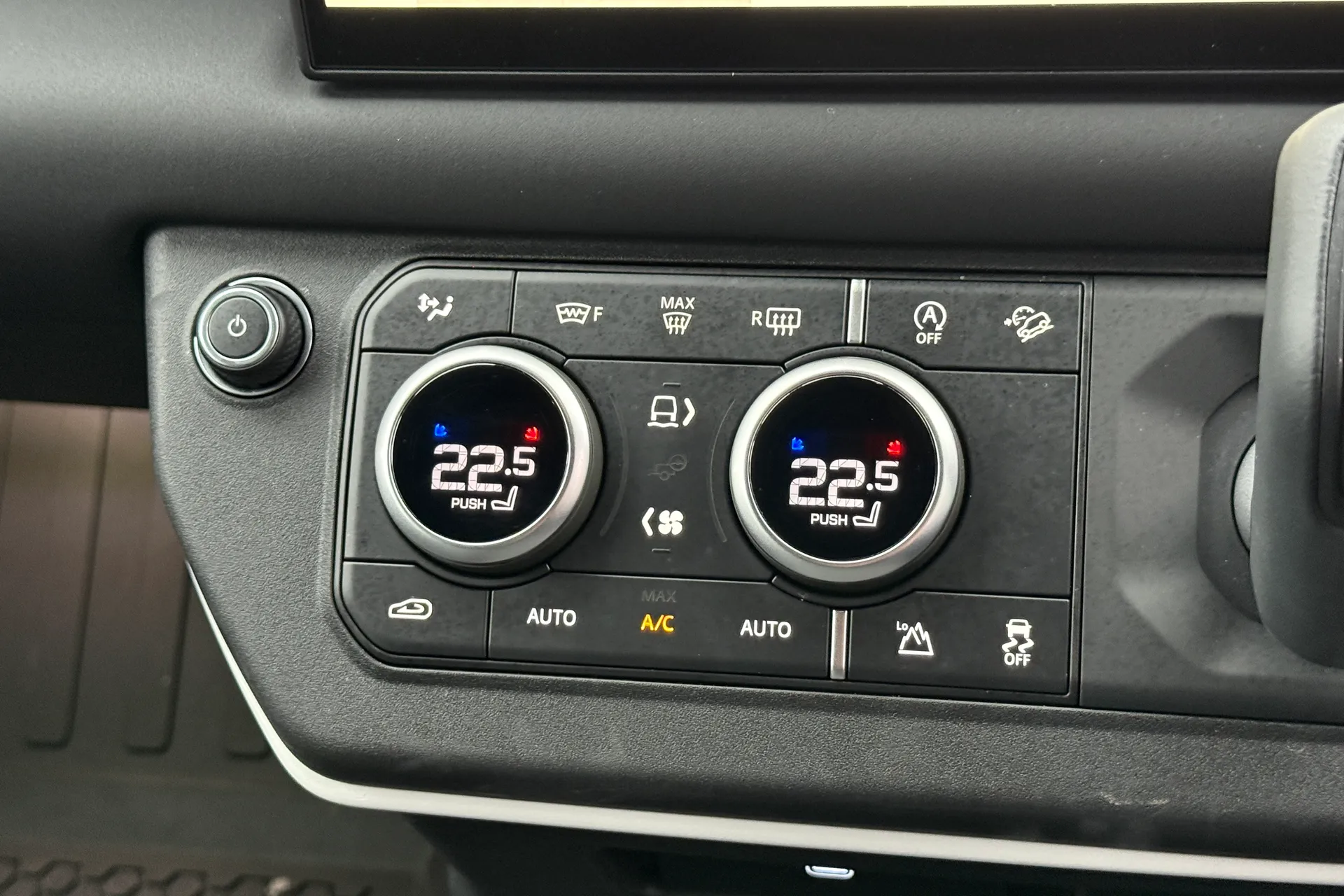 LAND ROVER DEFENDER thumbnail image number 14