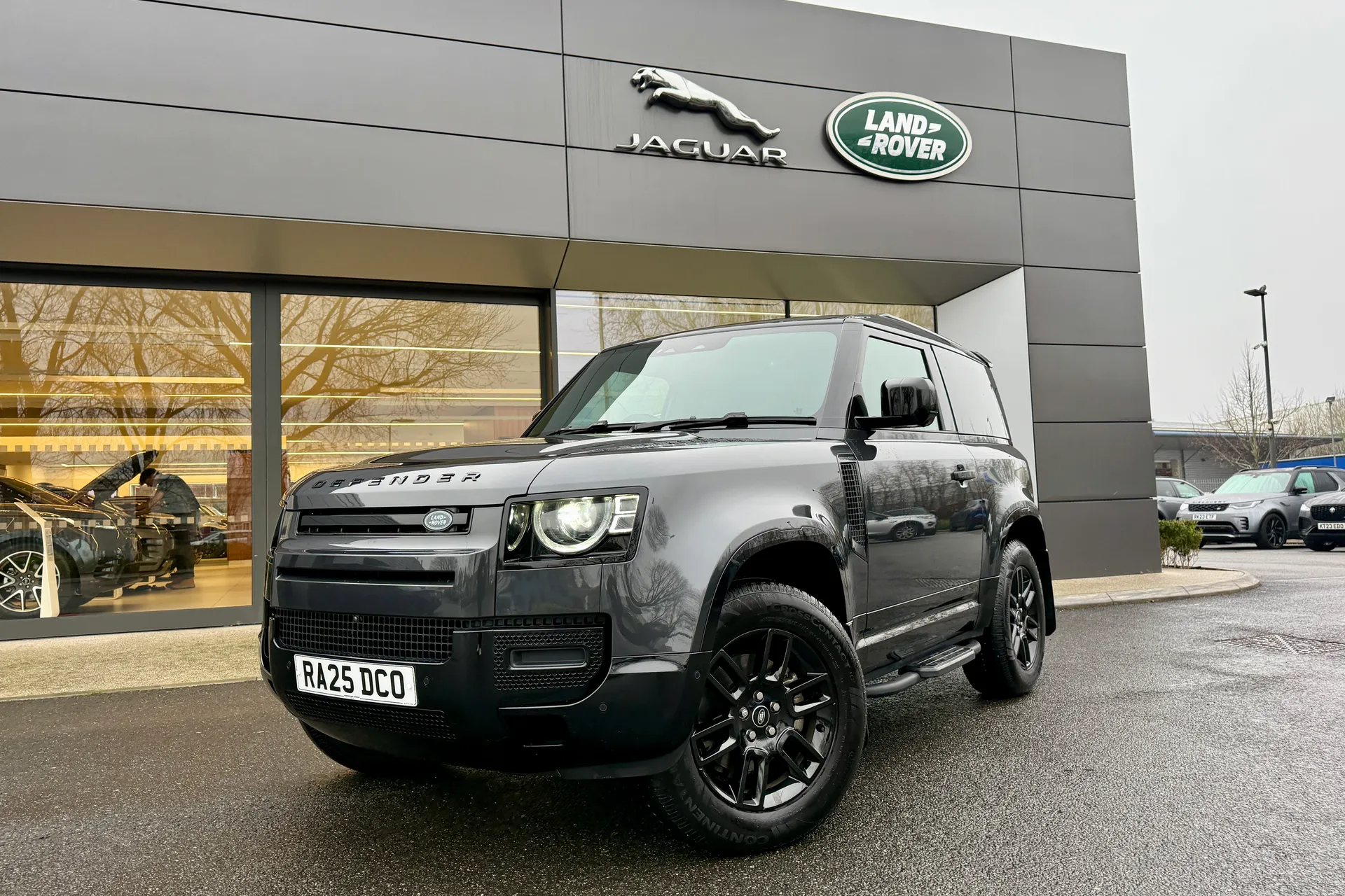 LAND ROVER DEFENDER focused image