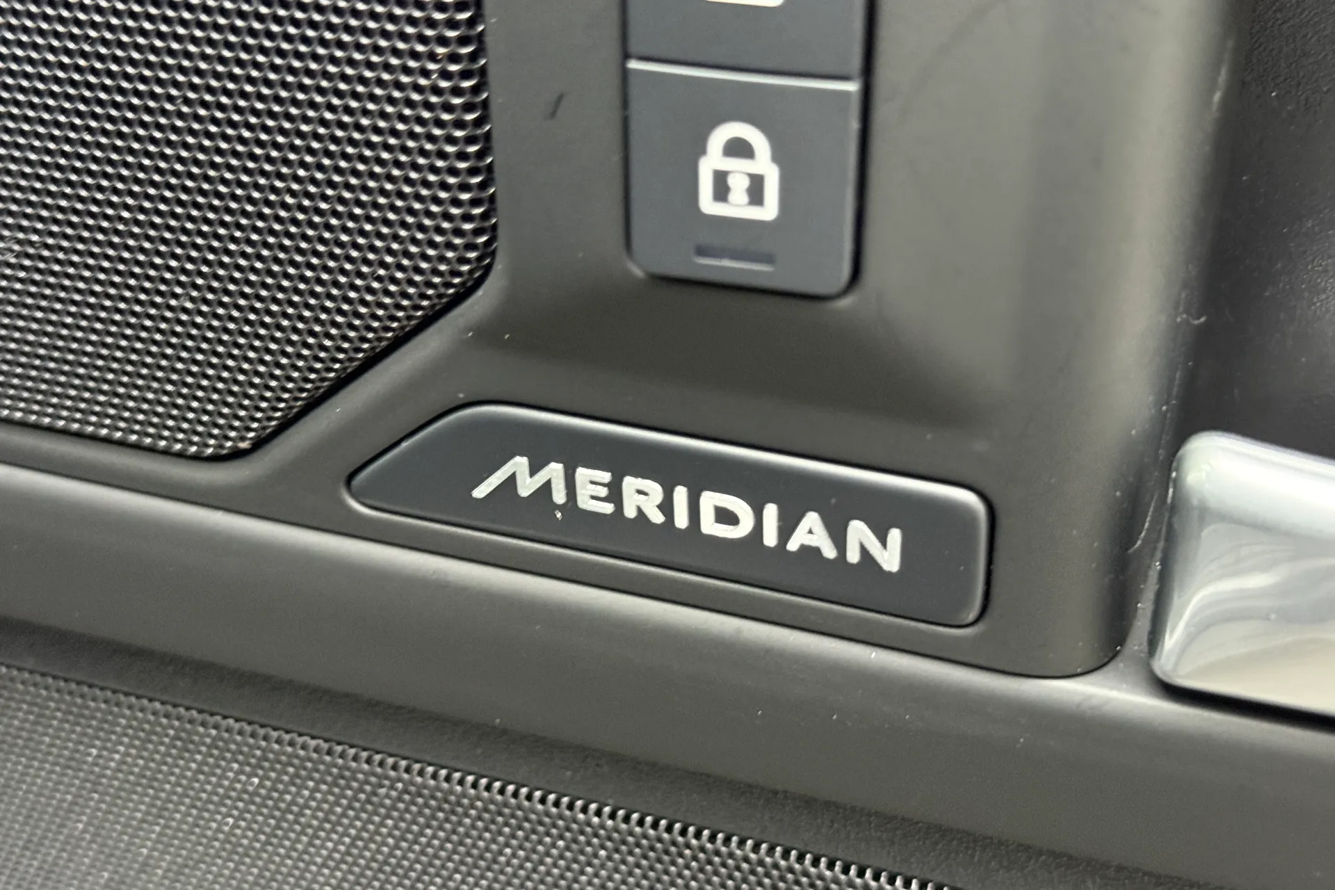 LAND ROVER DEFENDER thumbnail image number 20