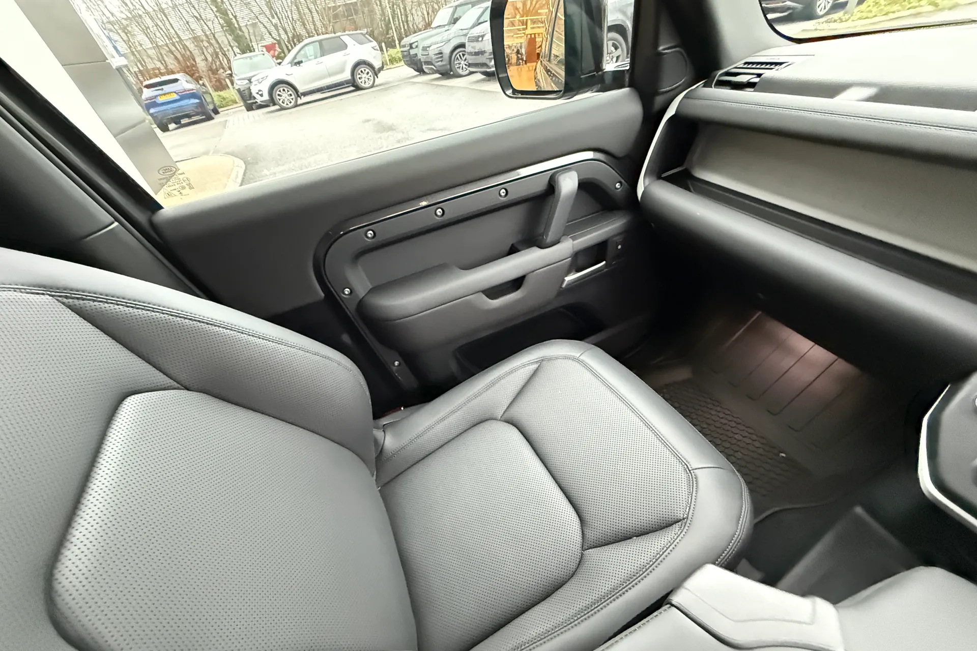 LAND ROVER DEFENDER thumbnail image number 10