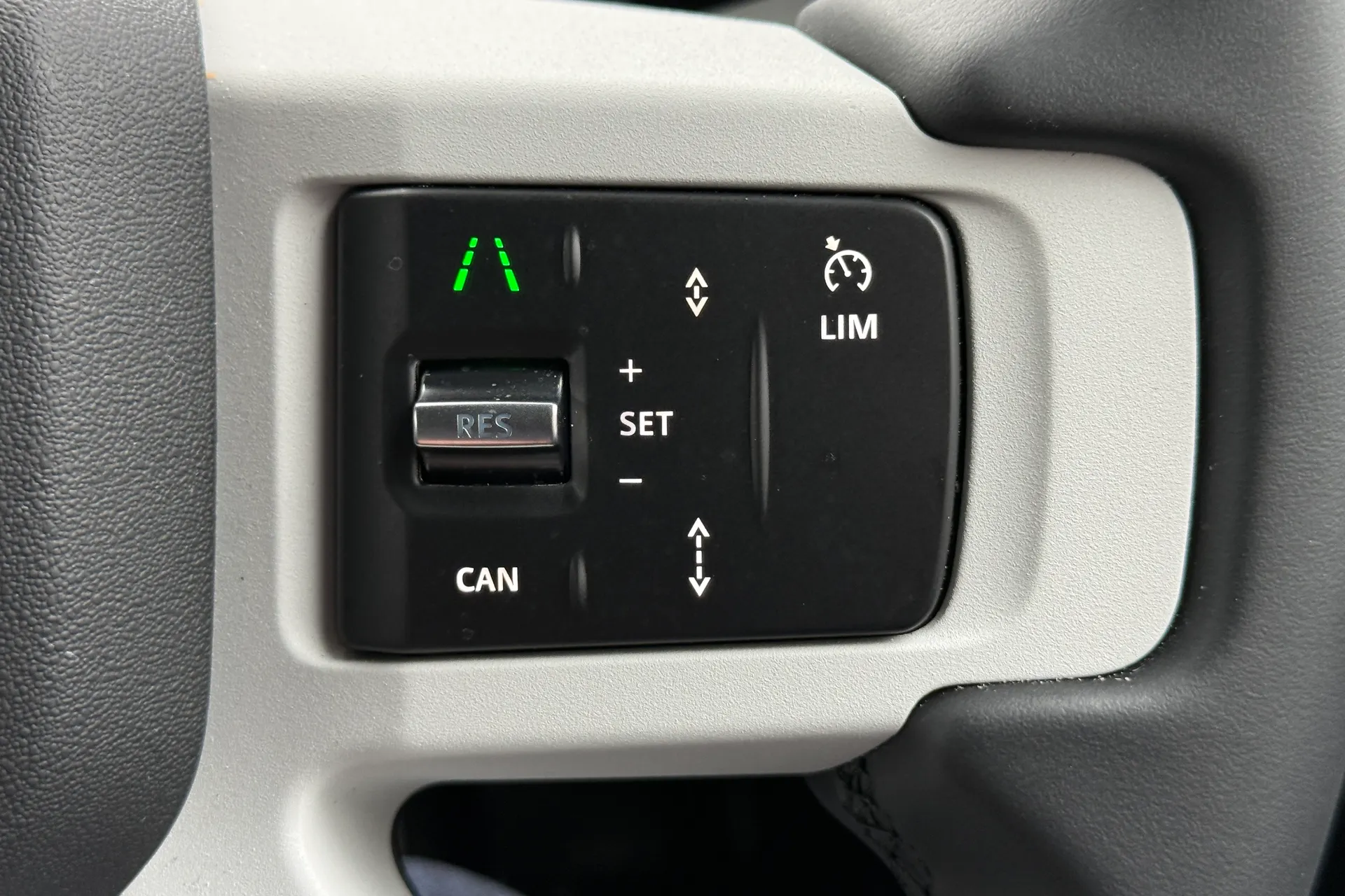 LAND ROVER DEFENDER thumbnail image number 25