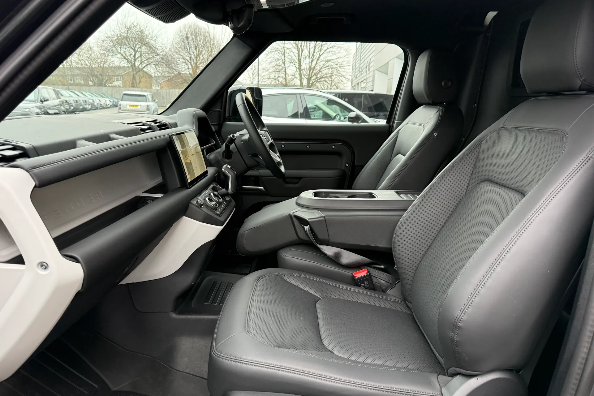 LAND ROVER DEFENDER thumbnail image number 37