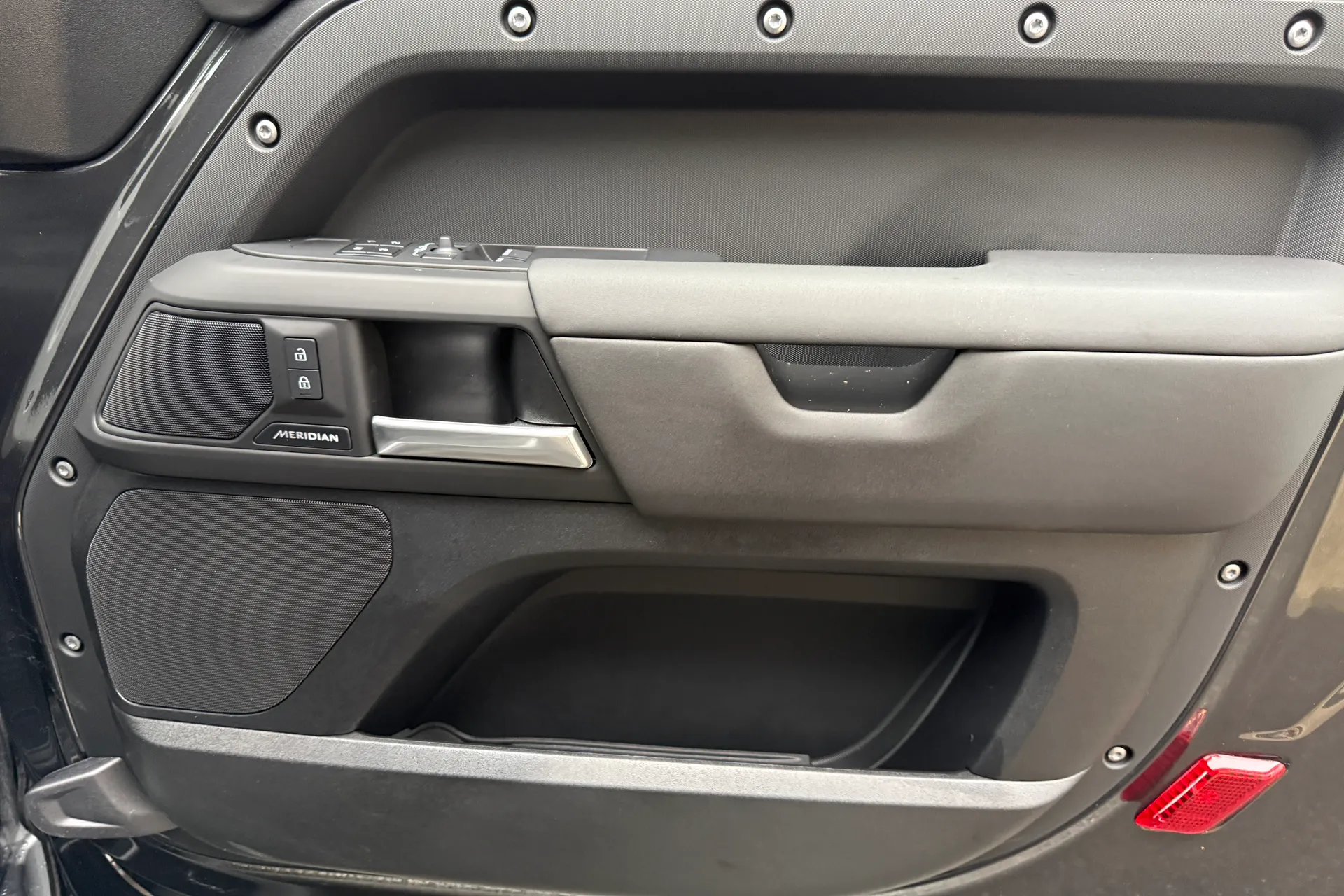 LAND ROVER DEFENDER thumbnail image number 38