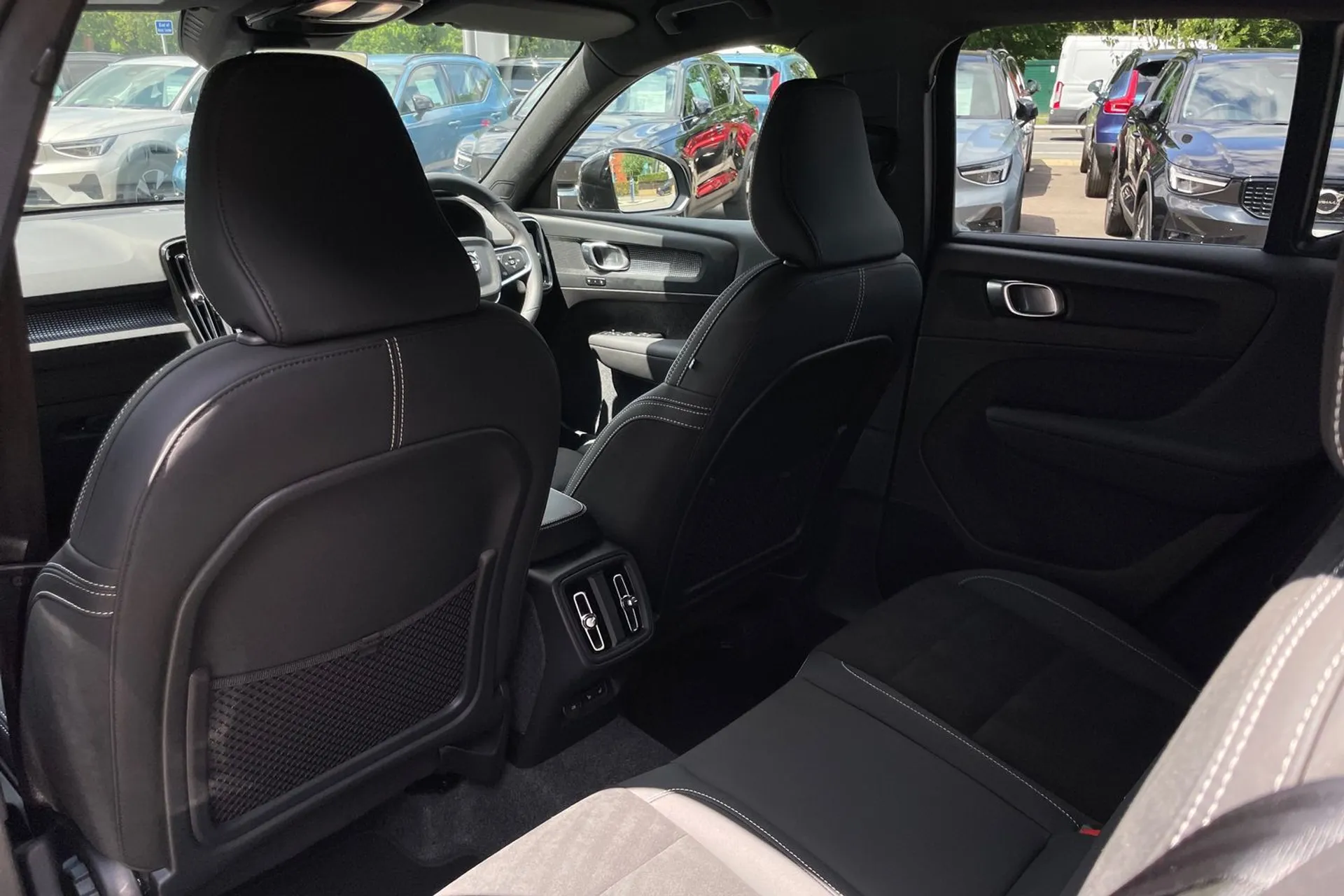 Volvo XC40 thumbnail image number 30