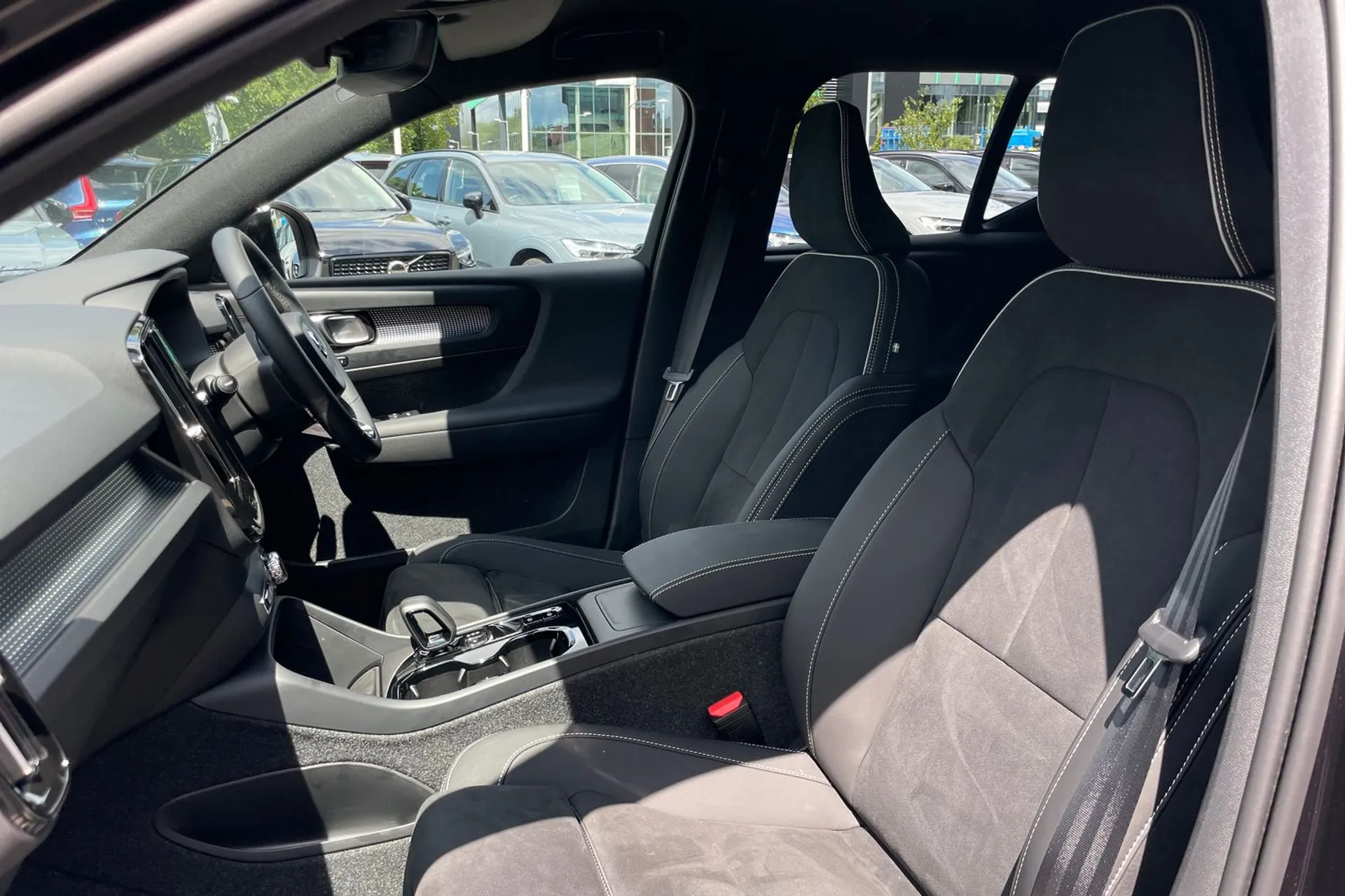 Volvo XC40 thumbnail image number 27