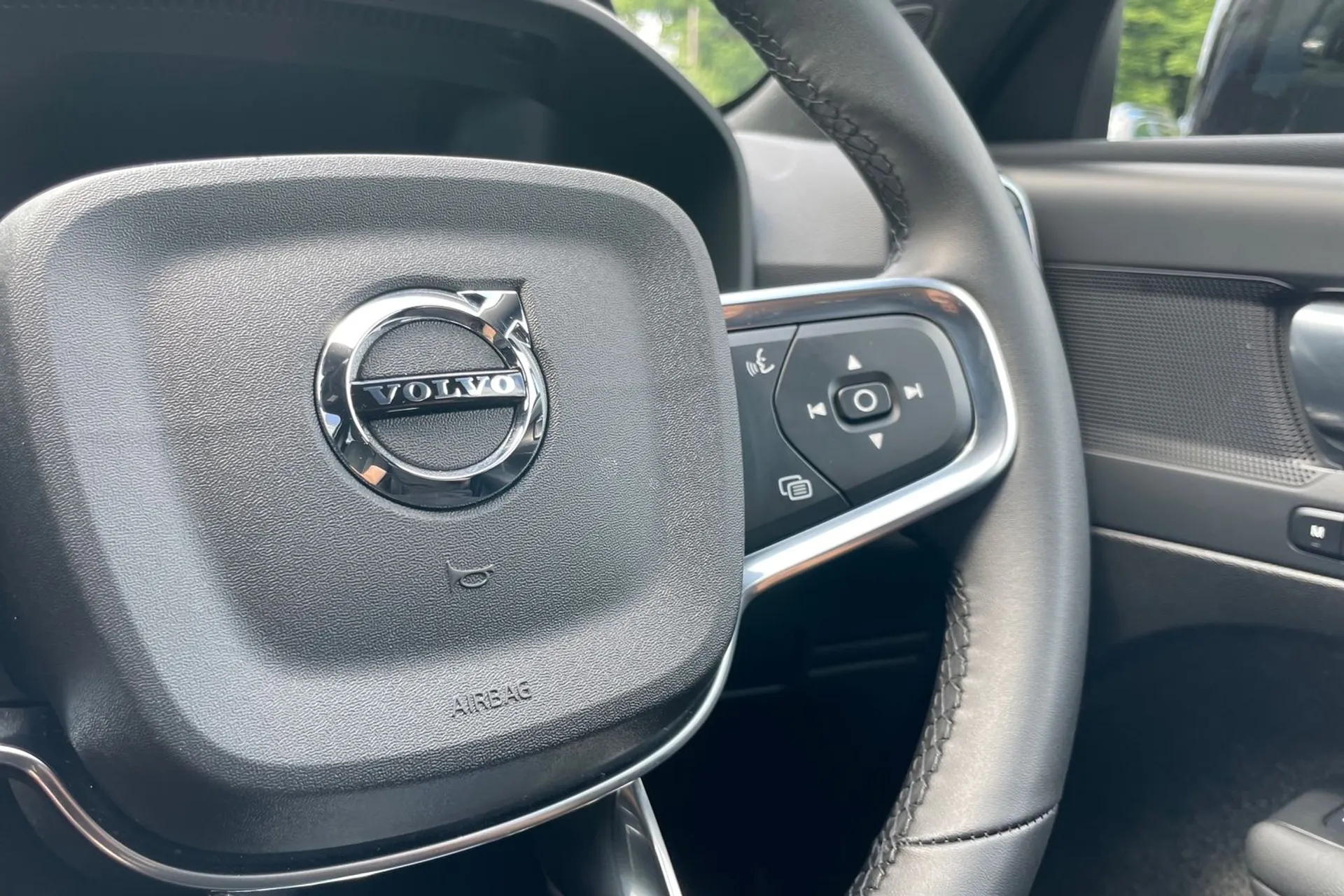 Volvo XC40 thumbnail image number 36