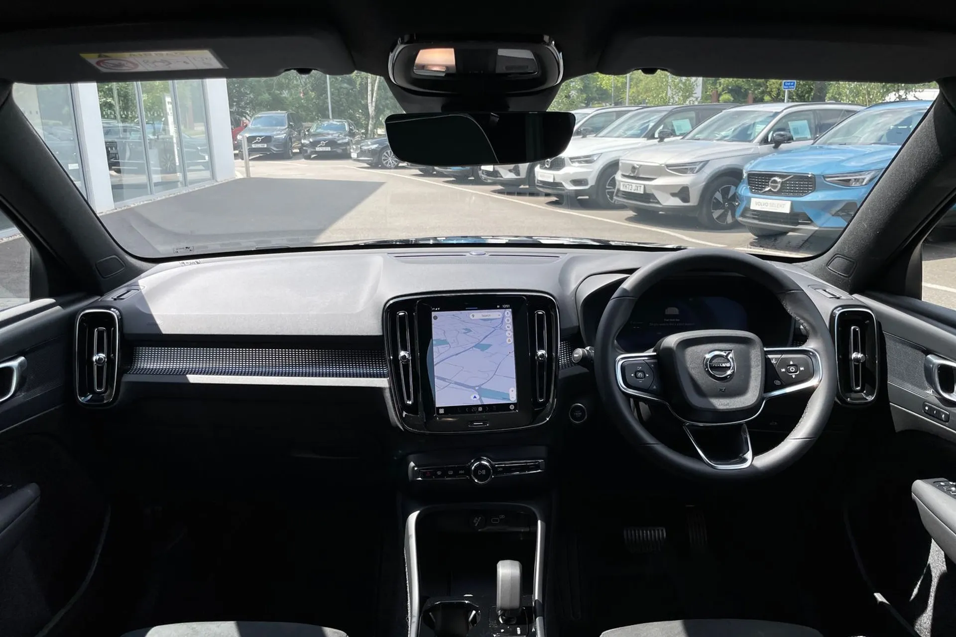 Volvo XC40 thumbnail image number 3