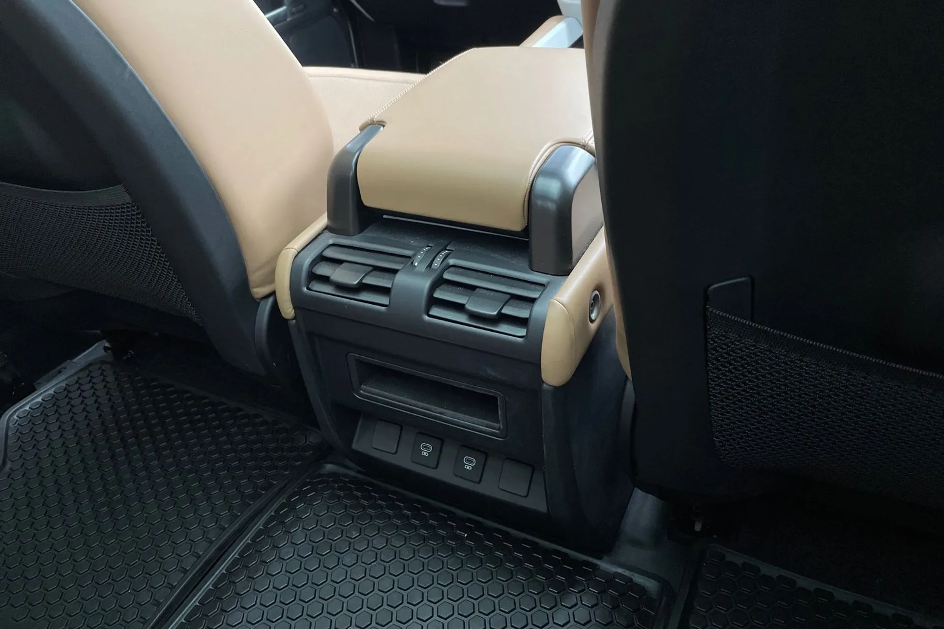 LAND ROVER DEFENDER thumbnail image number 59