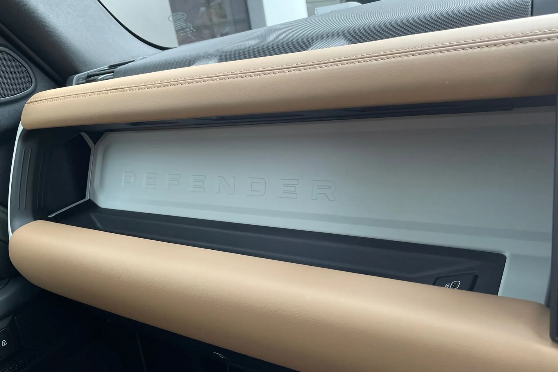 LAND ROVER DEFENDER thumbnail image number 57
