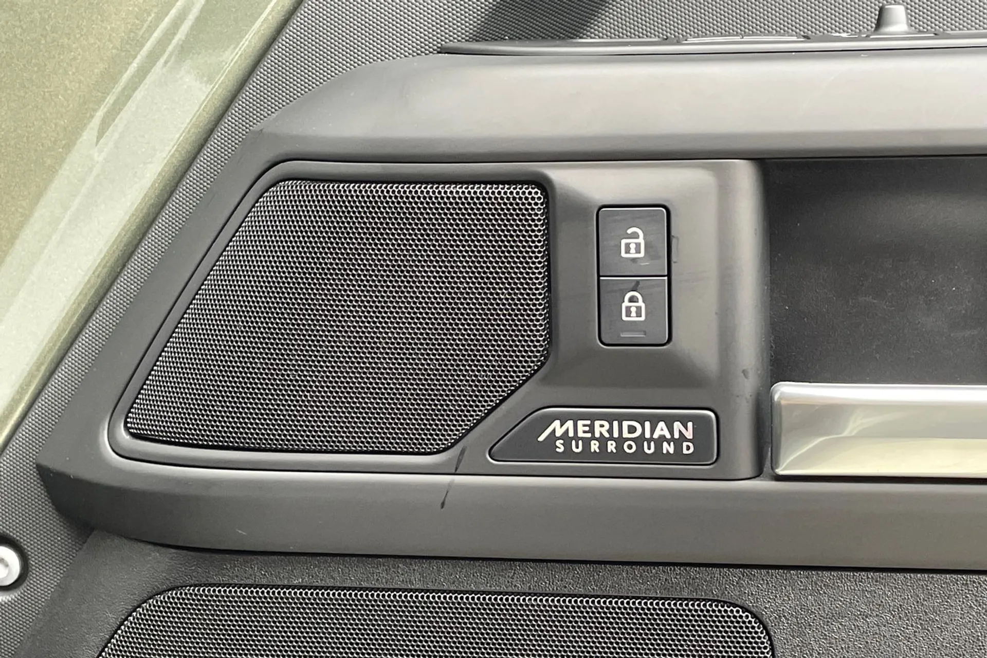 LAND ROVER DEFENDER thumbnail image number 51