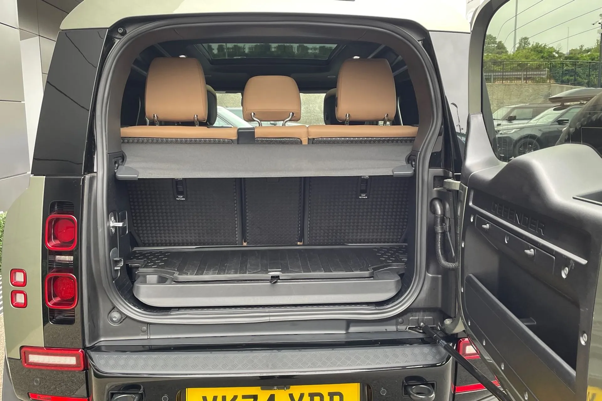LAND ROVER DEFENDER thumbnail image number 31