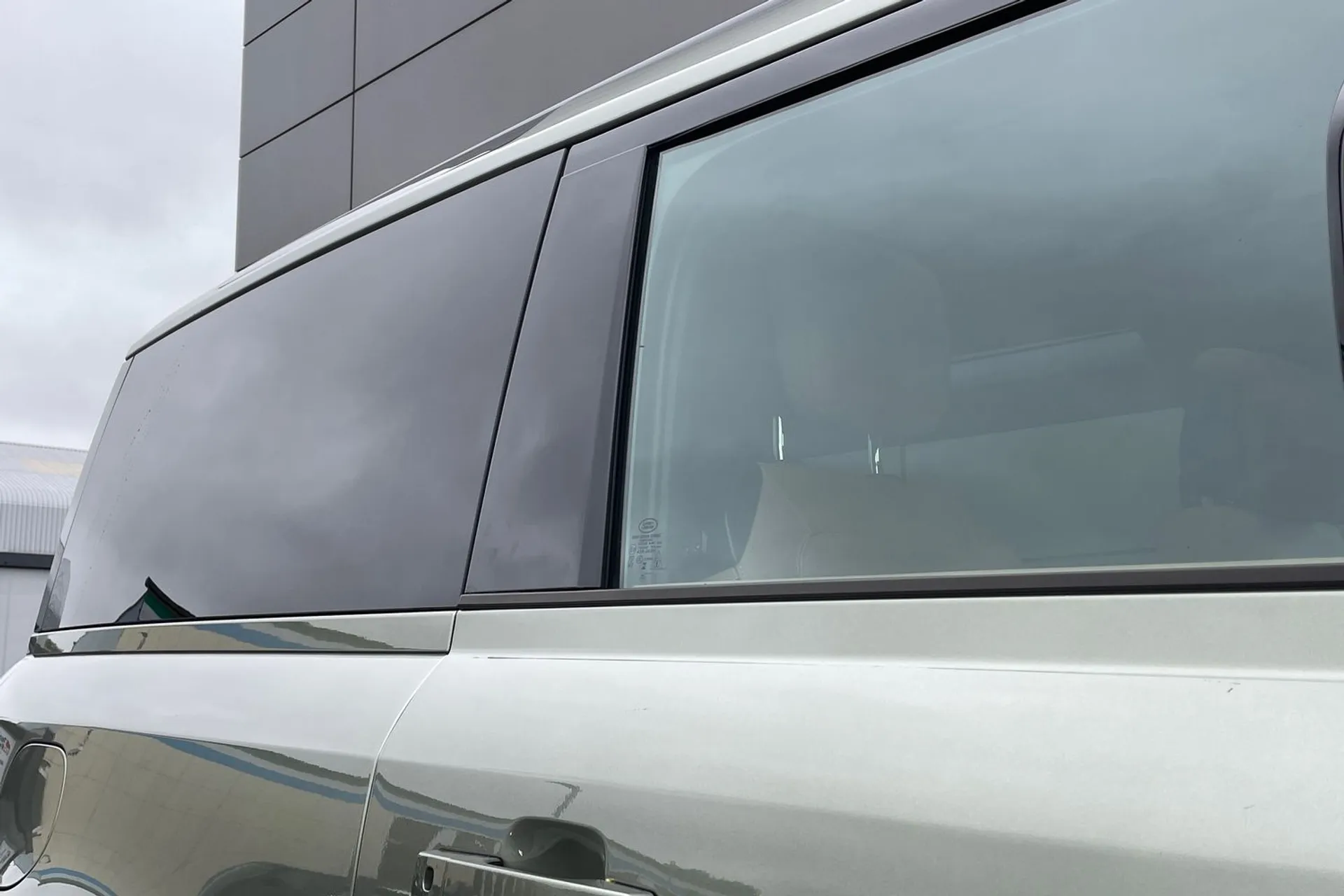 LAND ROVER DEFENDER thumbnail image number 25