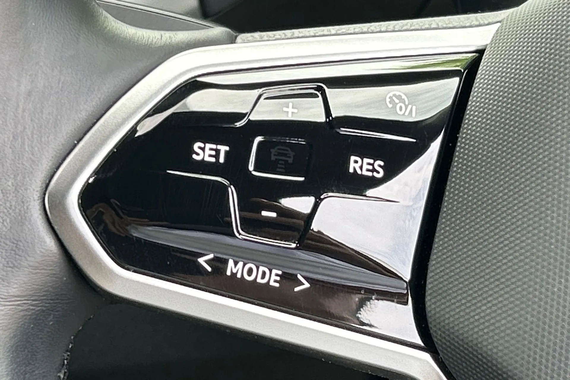 VOLKSWAGEN ID.4 thumbnail image number 42