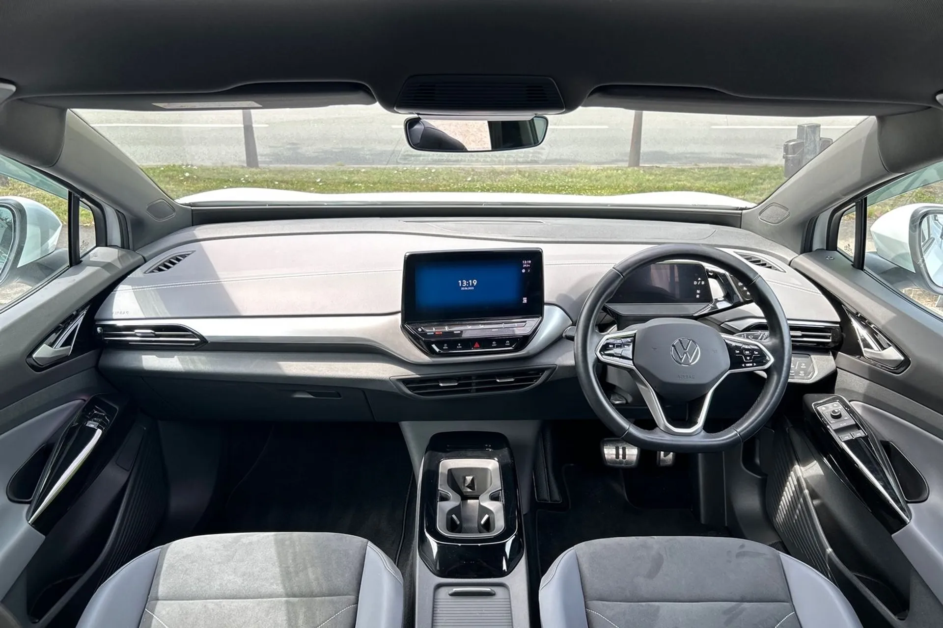 VOLKSWAGEN ID.4 thumbnail image number 3