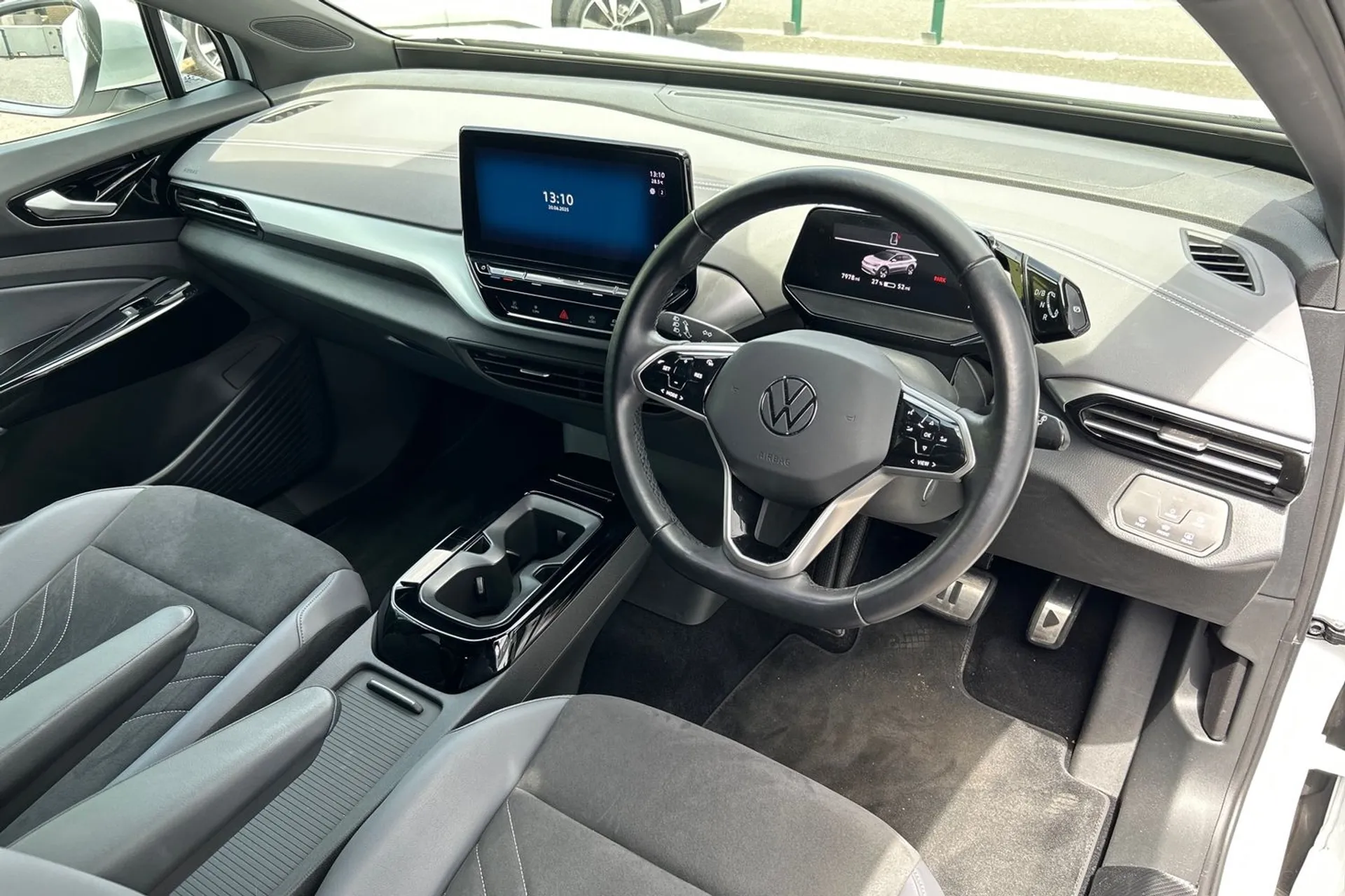 VOLKSWAGEN ID.4 thumbnail image number 11