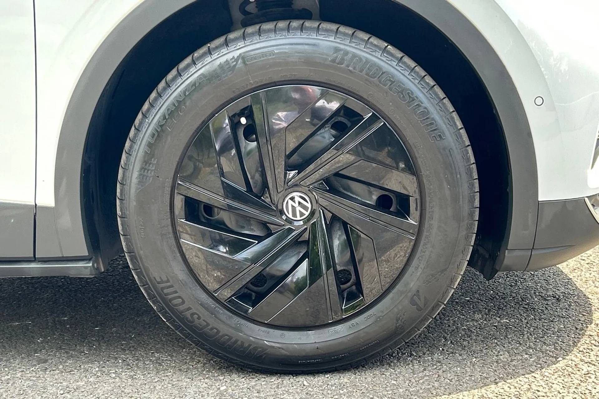 VOLKSWAGEN ID.4 thumbnail image number 21