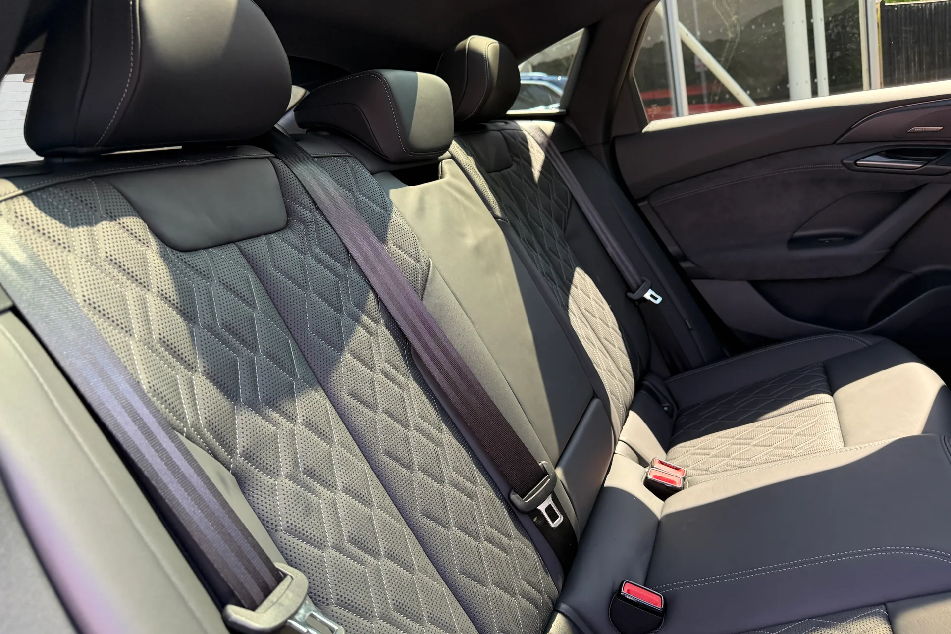 Audi A6 thumbnail image number 30