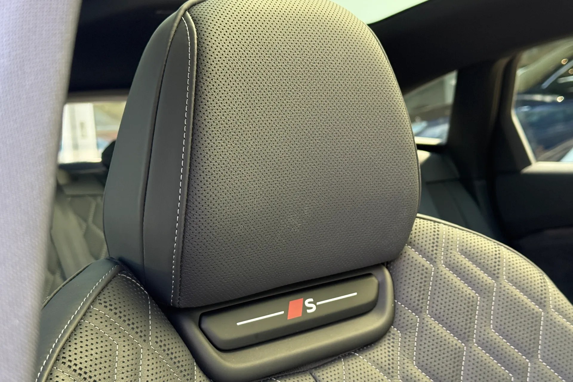 Audi A6 thumbnail image number 28