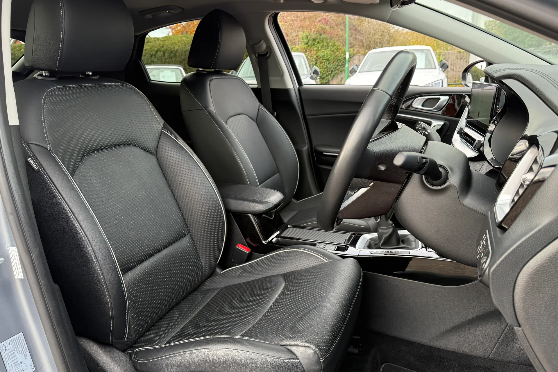 KIA XCEED thumbnail image number 27