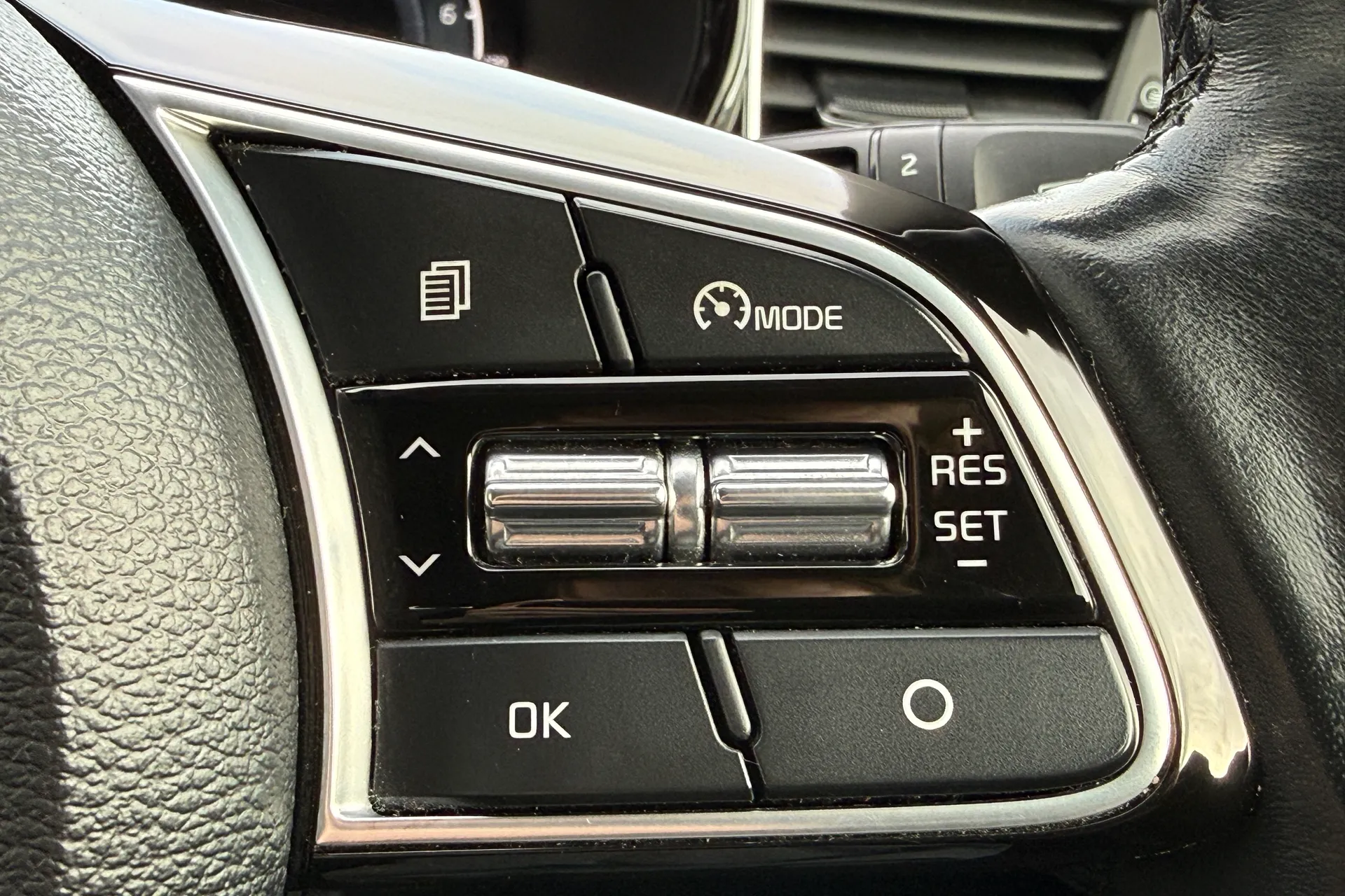 KIA XCEED thumbnail image number 22