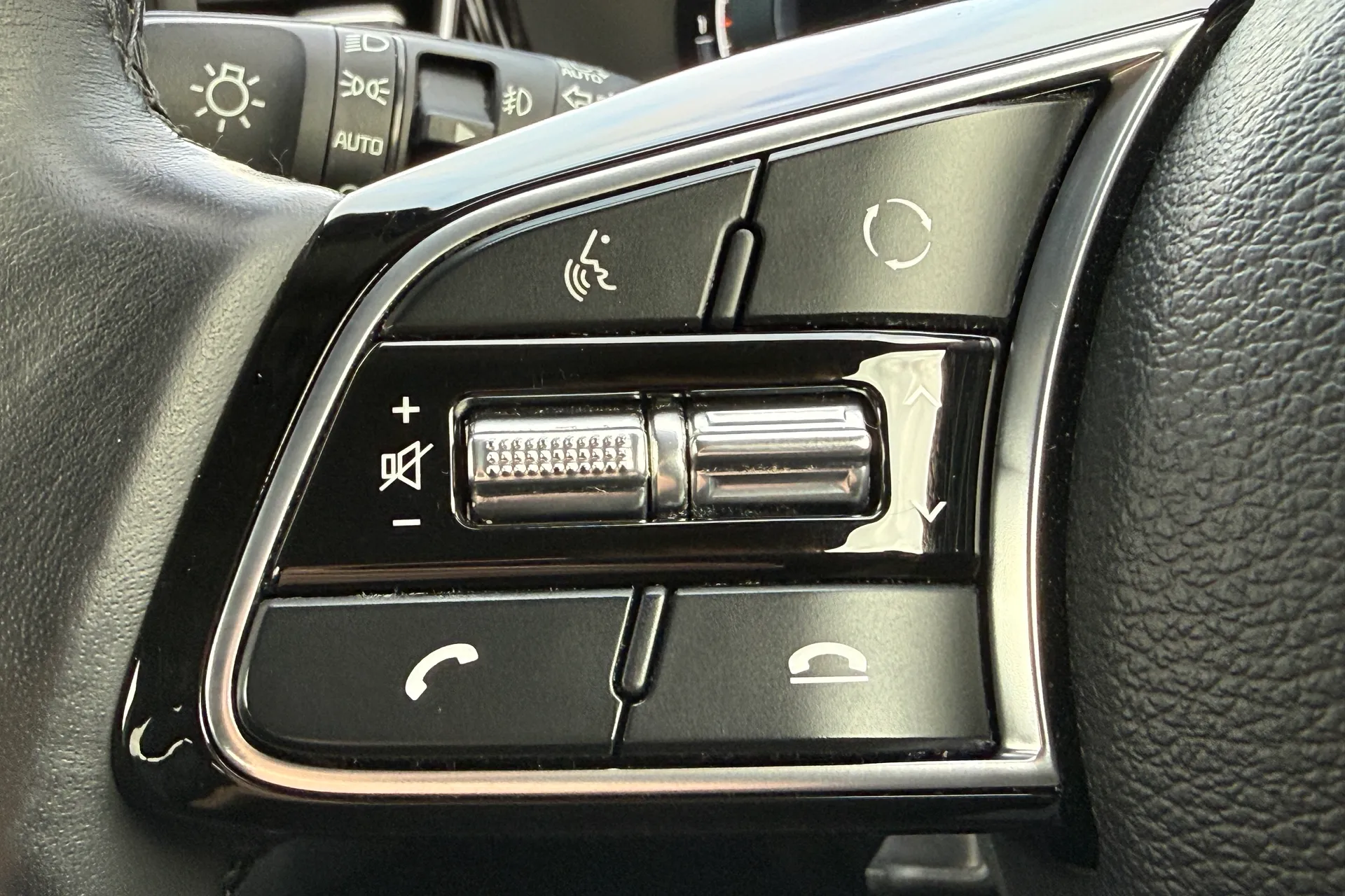 KIA XCEED thumbnail image number 21