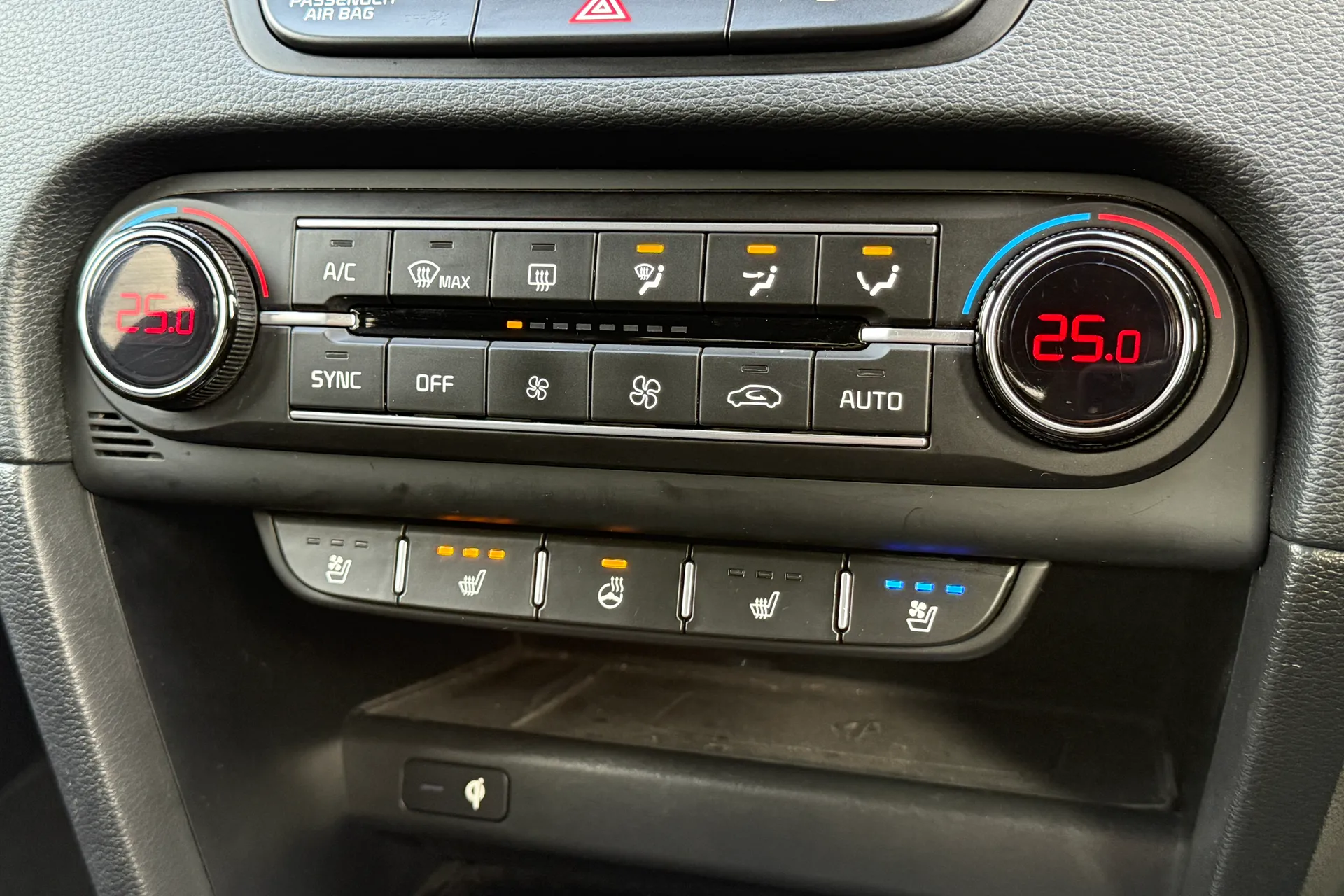 KIA XCEED thumbnail image number 14