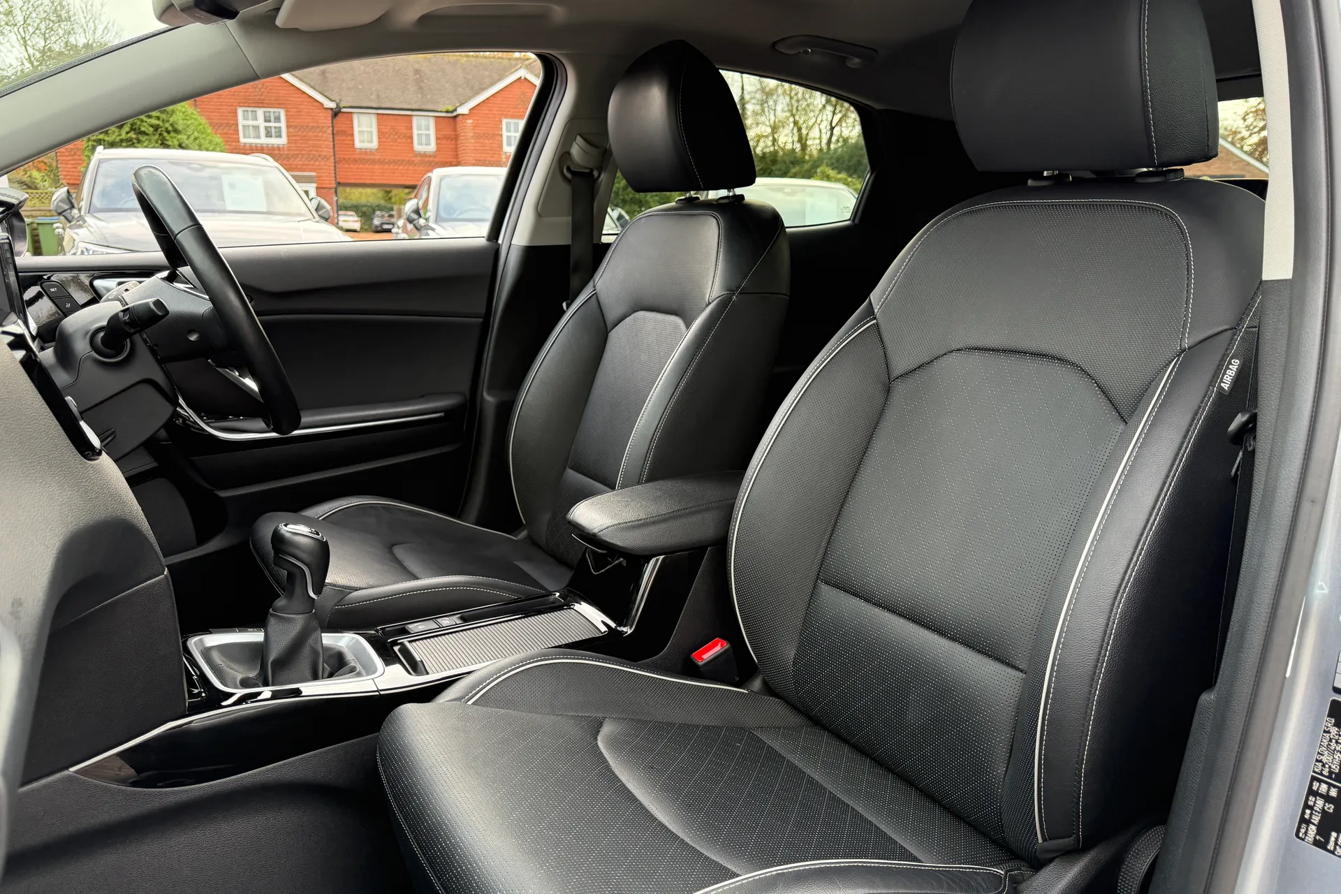 KIA XCEED thumbnail image number 30