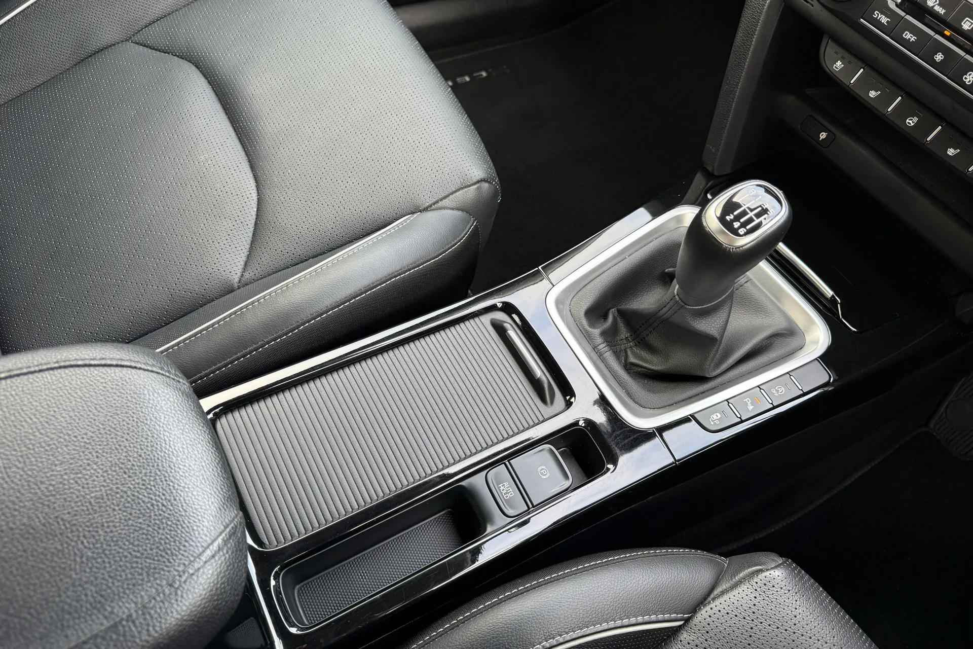 KIA XCEED thumbnail image number 42