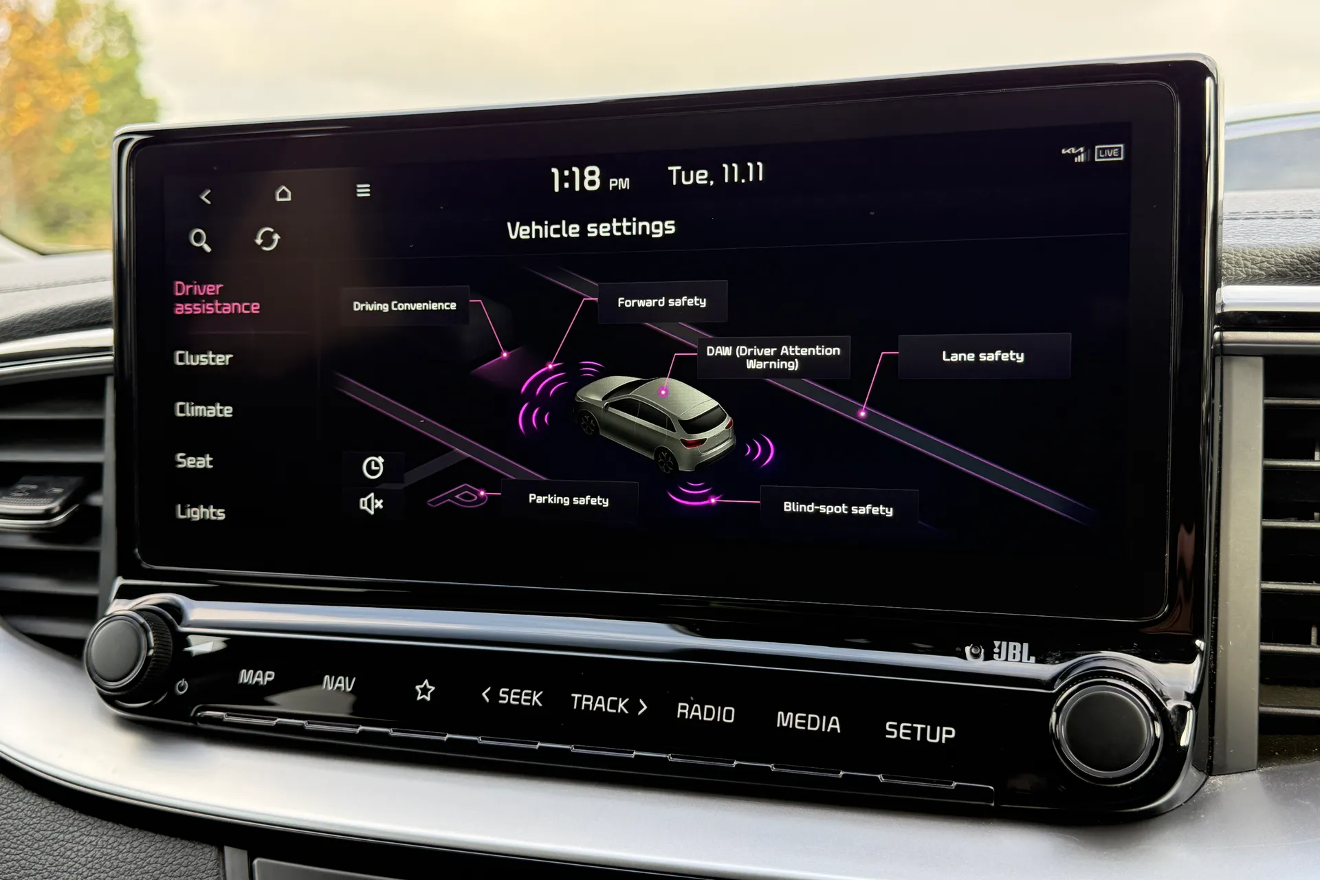 KIA XCEED thumbnail image number 10