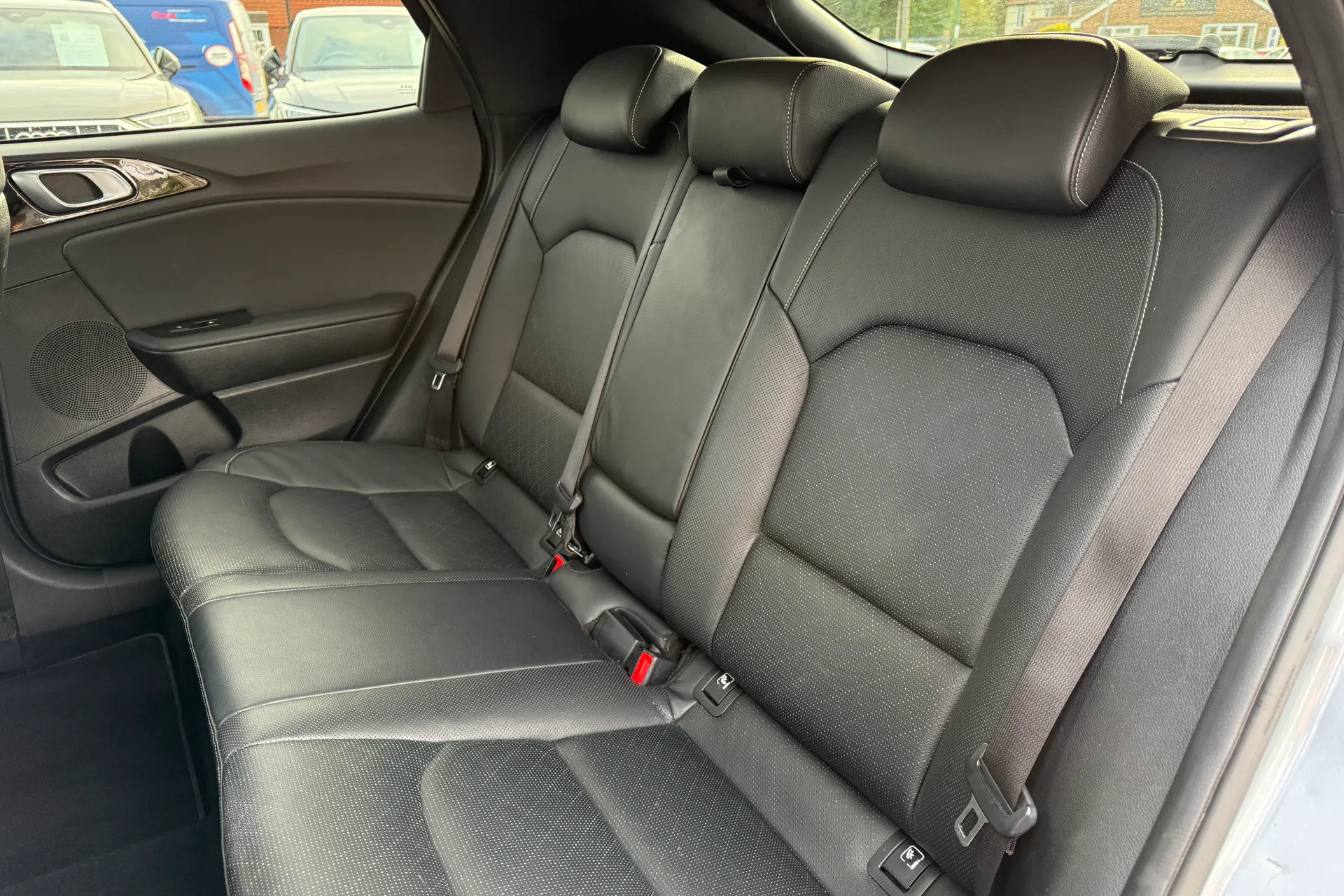 KIA XCEED thumbnail image number 45