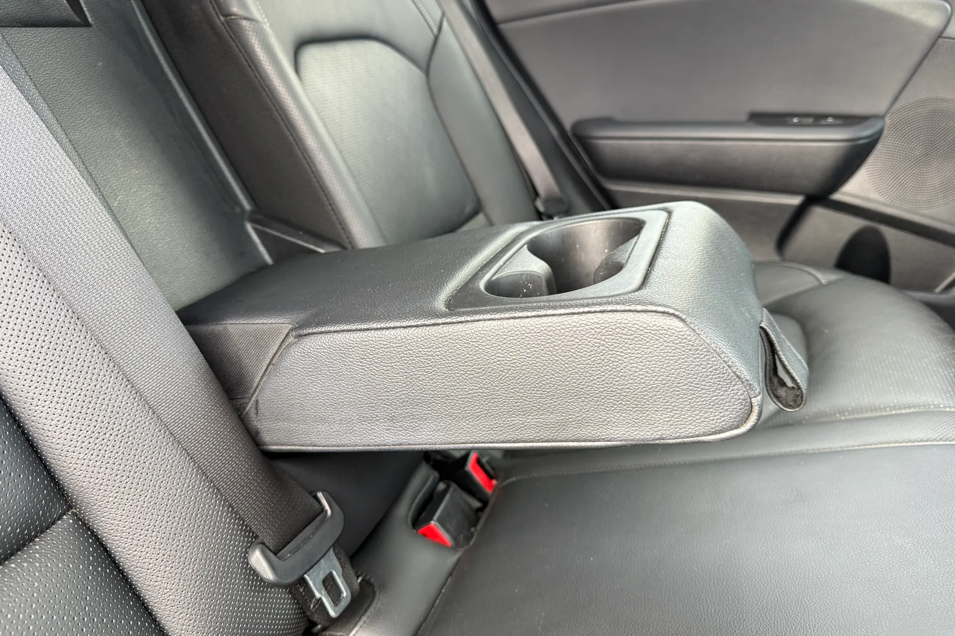 KIA XCEED thumbnail image number 48