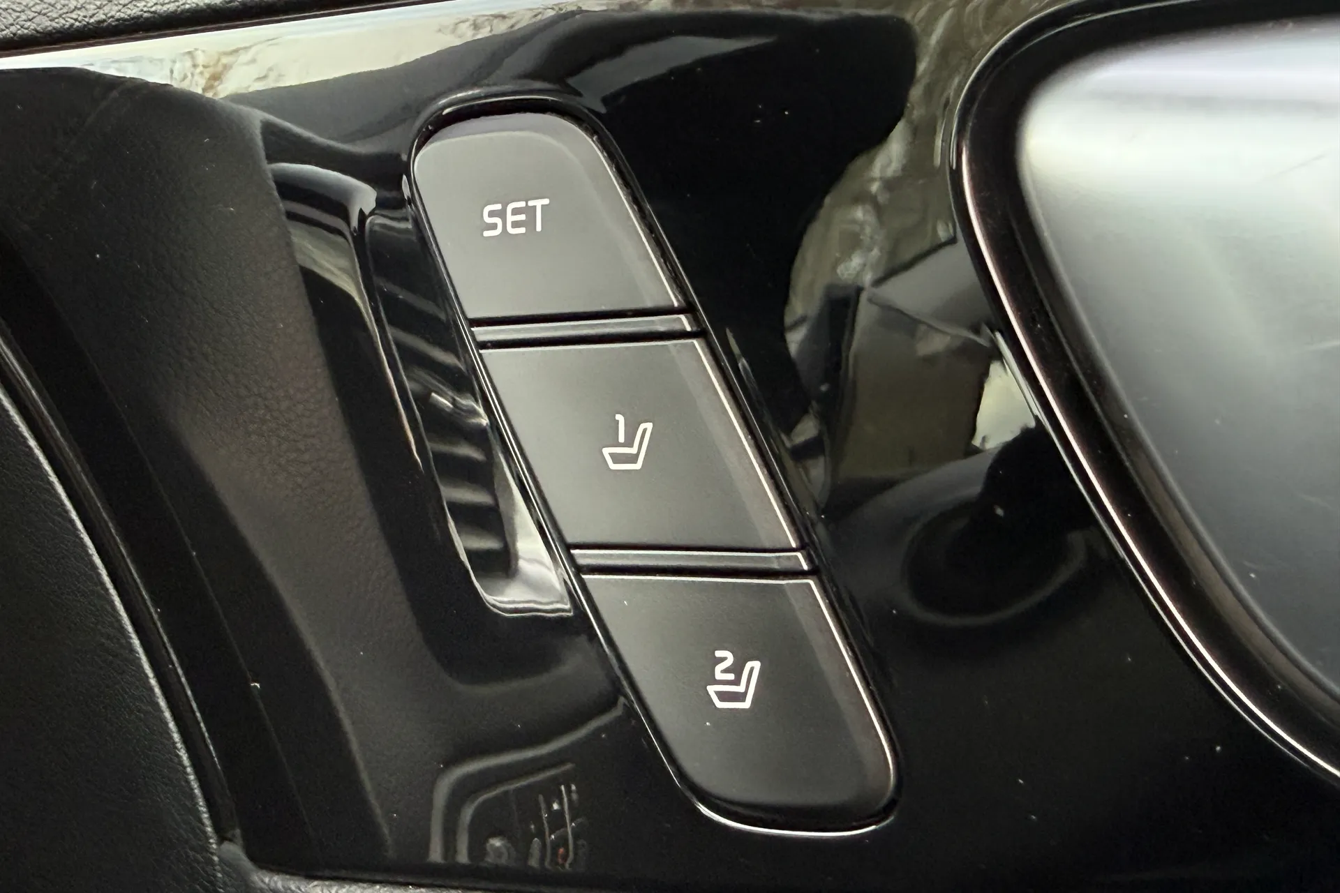 KIA XCEED thumbnail image number 16