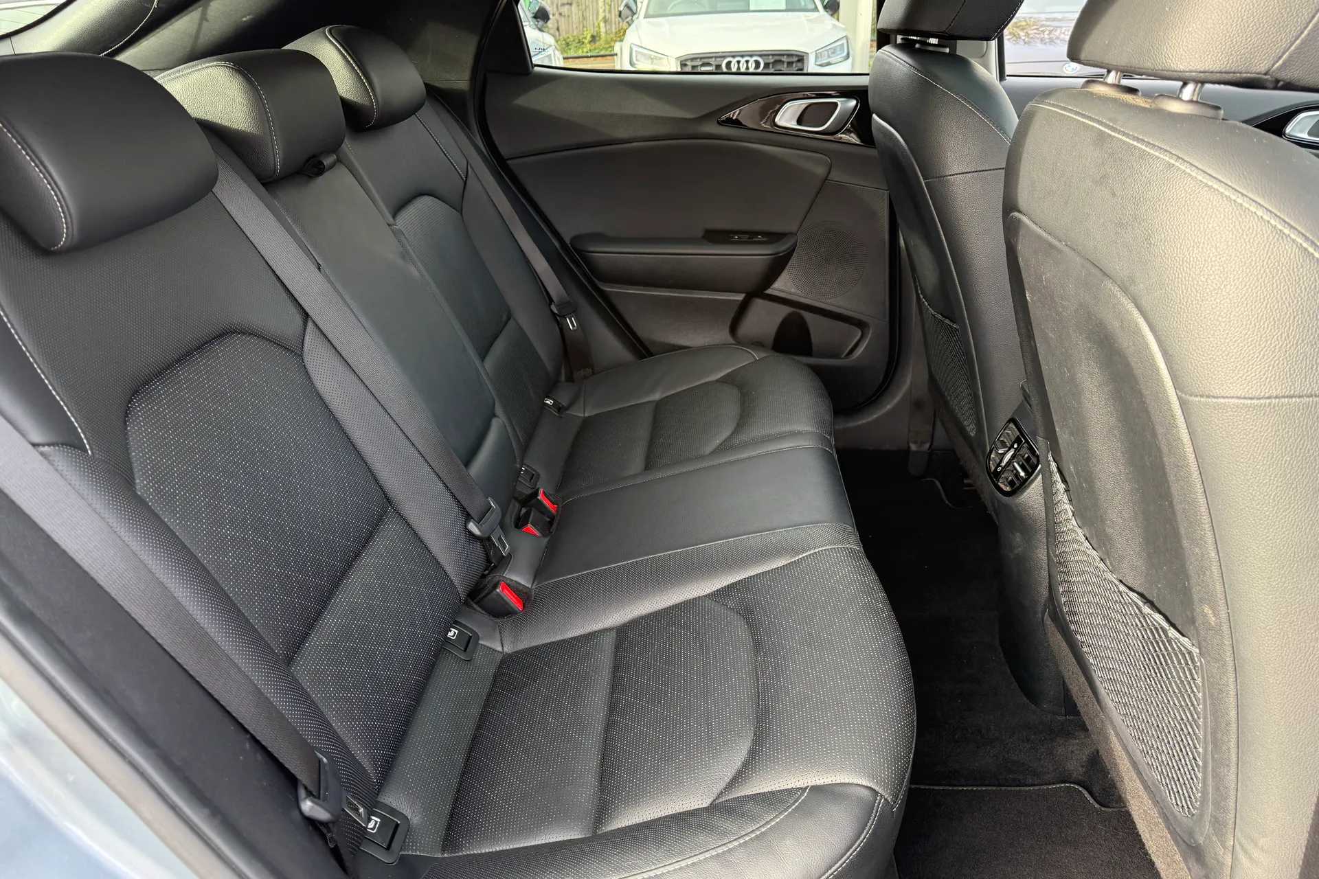 KIA XCEED thumbnail image number 47