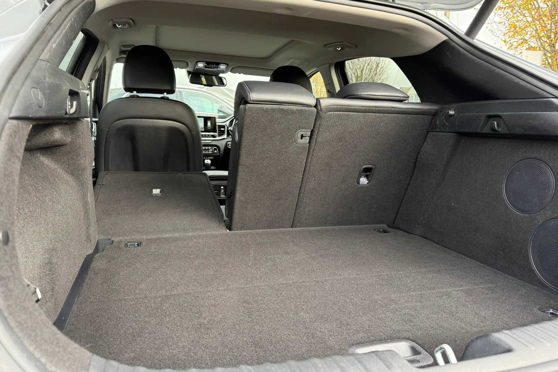 KIA XCEED thumbnail image number 38