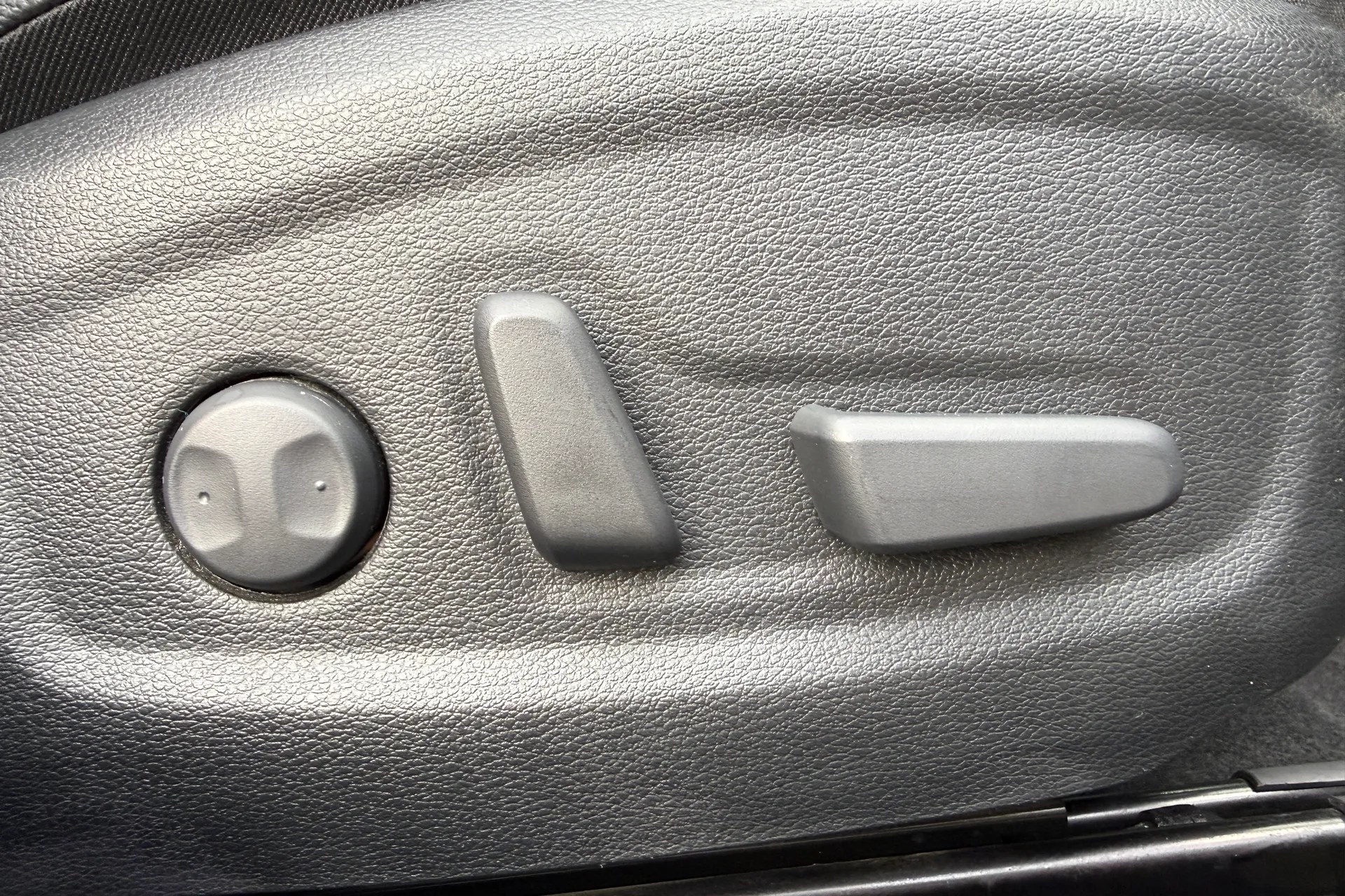 KIA XCEED thumbnail image number 17