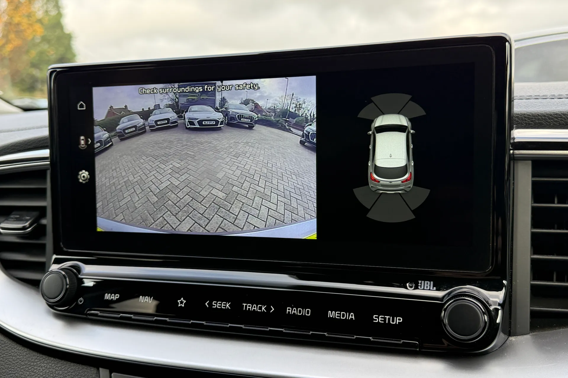 KIA XCEED thumbnail image number 4