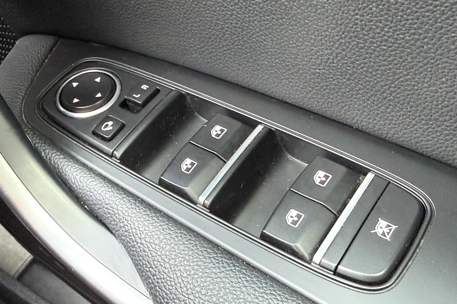 KIA XCEED thumbnail image number 19