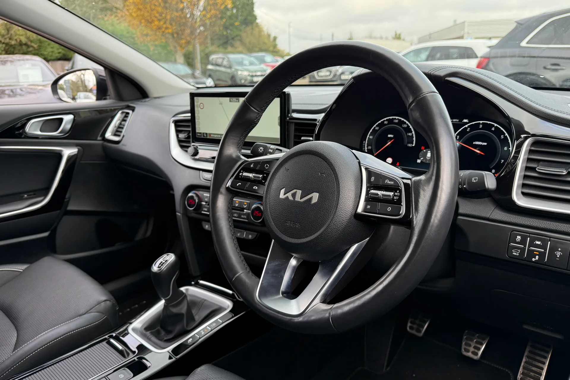 KIA XCEED thumbnail image number 28