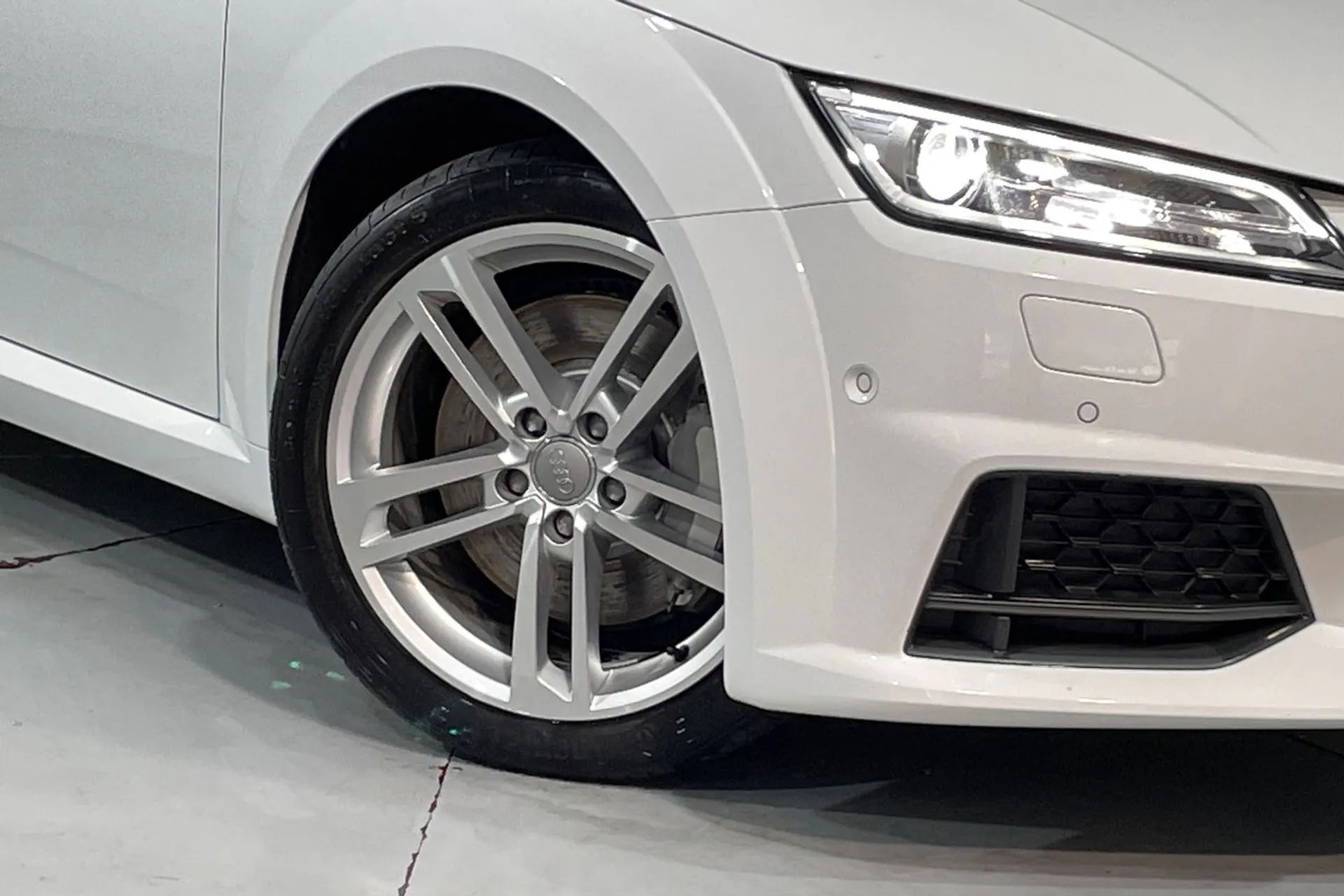 Audi TT thumbnail image number 10